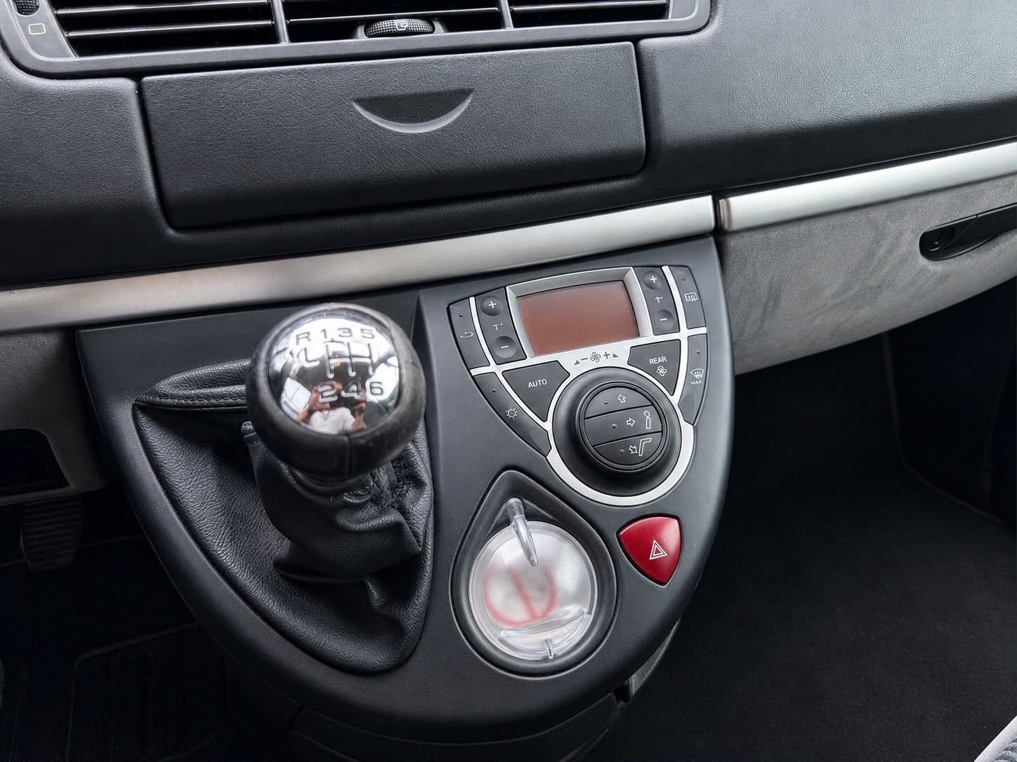 CITROEN C8 2.0 16V HDi Chic (SX)-image-11