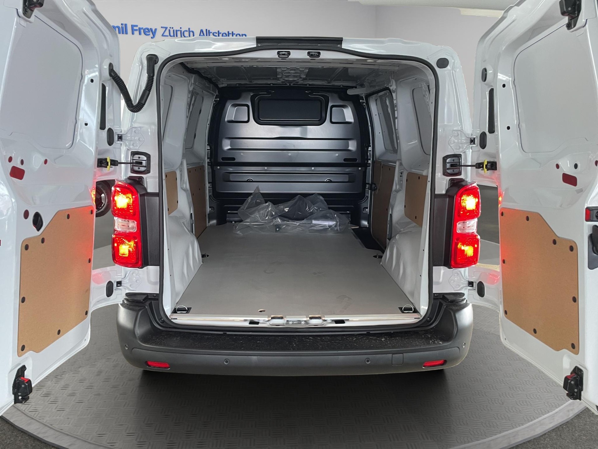 PEUGEOT e-Expert Kaw. Standard 75 kWh-image-9