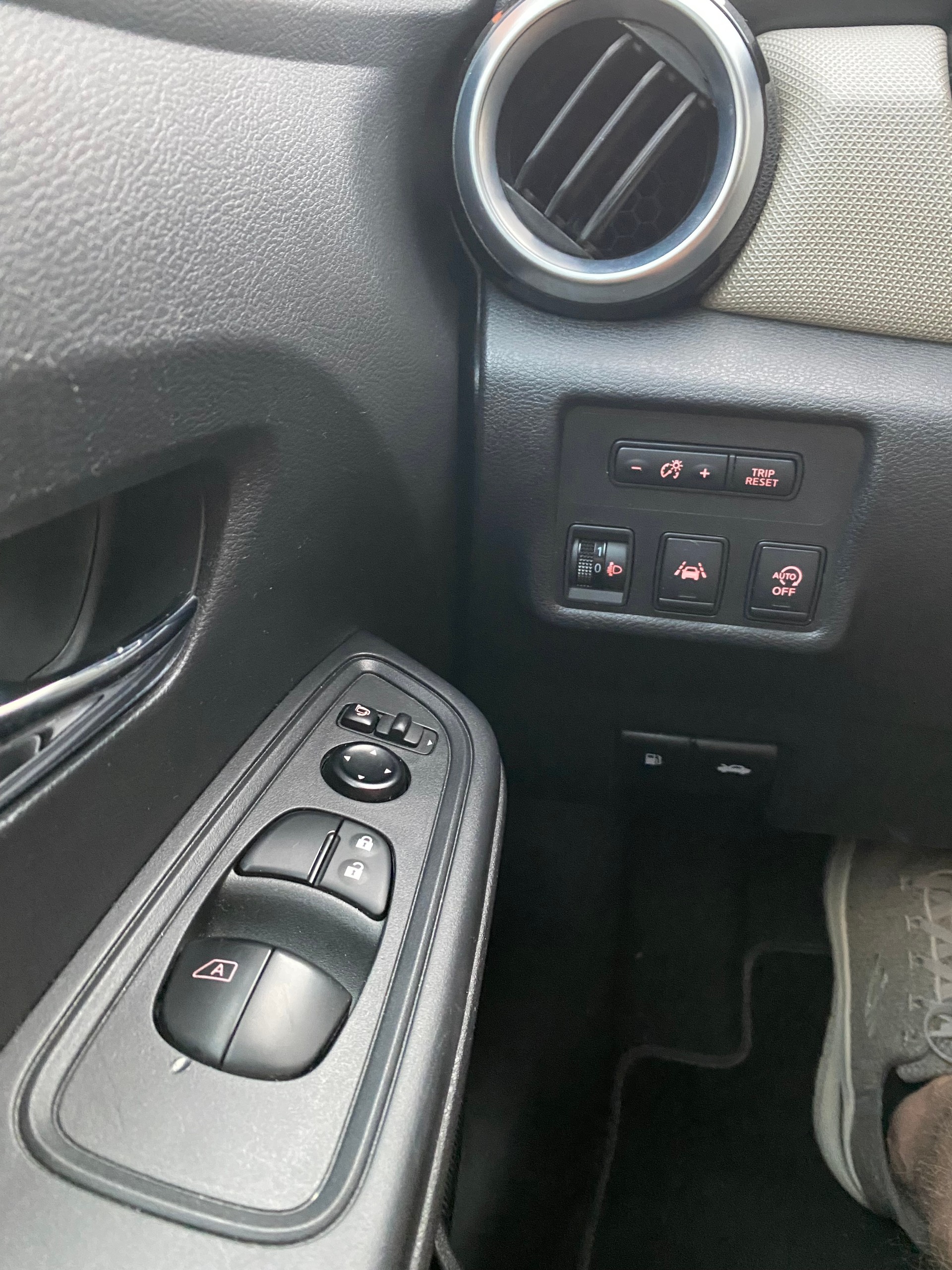 NISSAN 0.9 IG-T N-Connecta-image-15