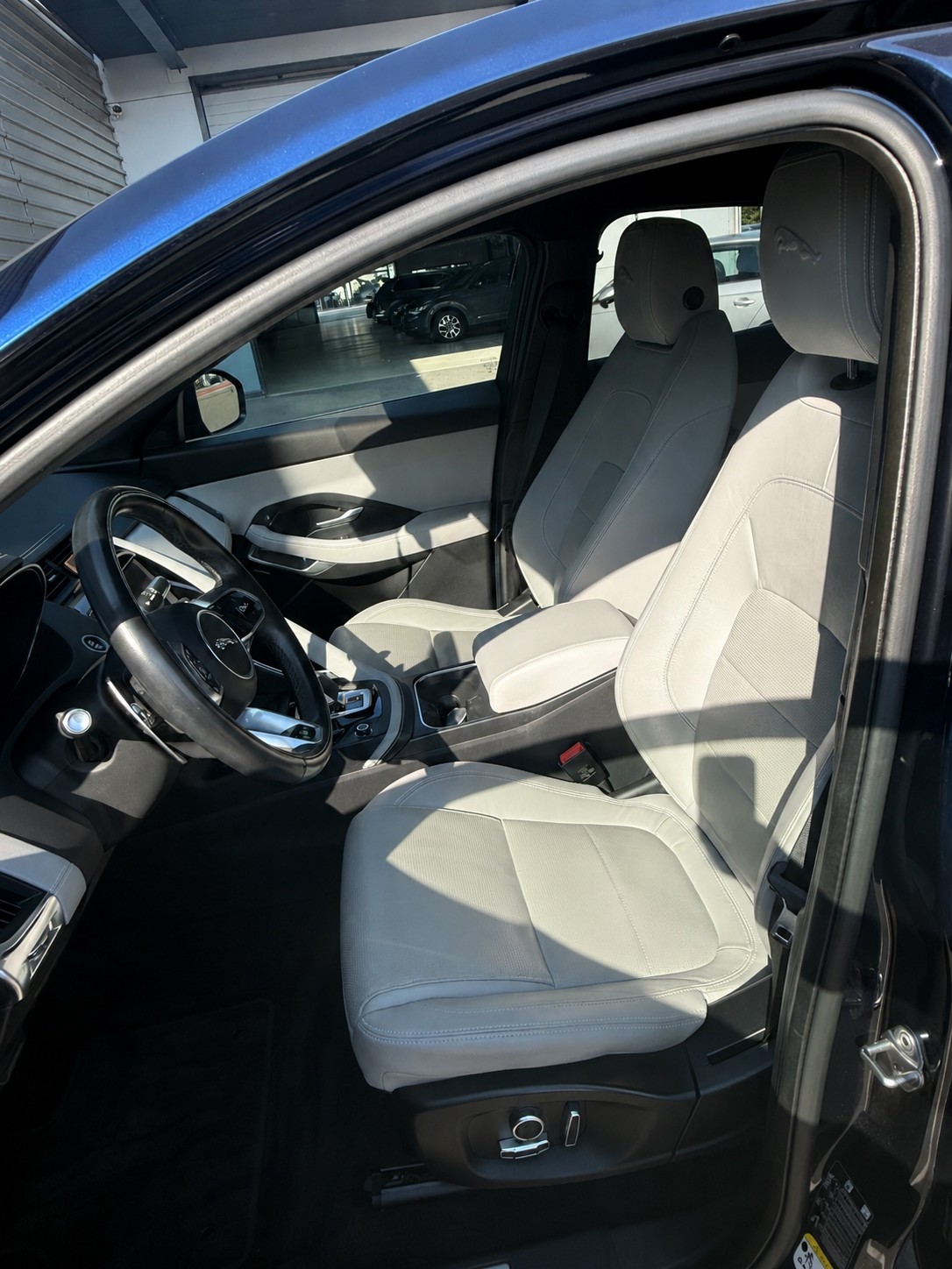 JAGUAR E-Pace 1.5 P300e R-Dynamic AWD S-image-3