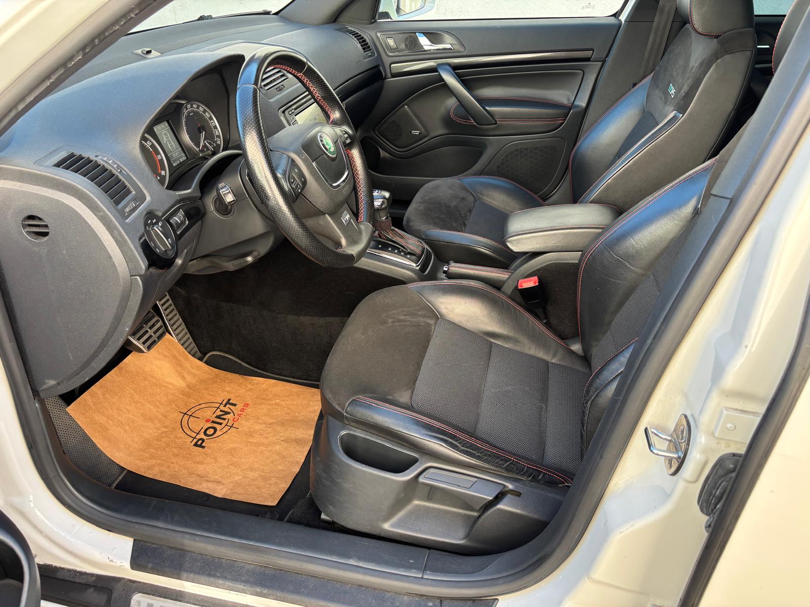 SKODA Octavia Combi 2.0 TSI RS DSG-image-9
