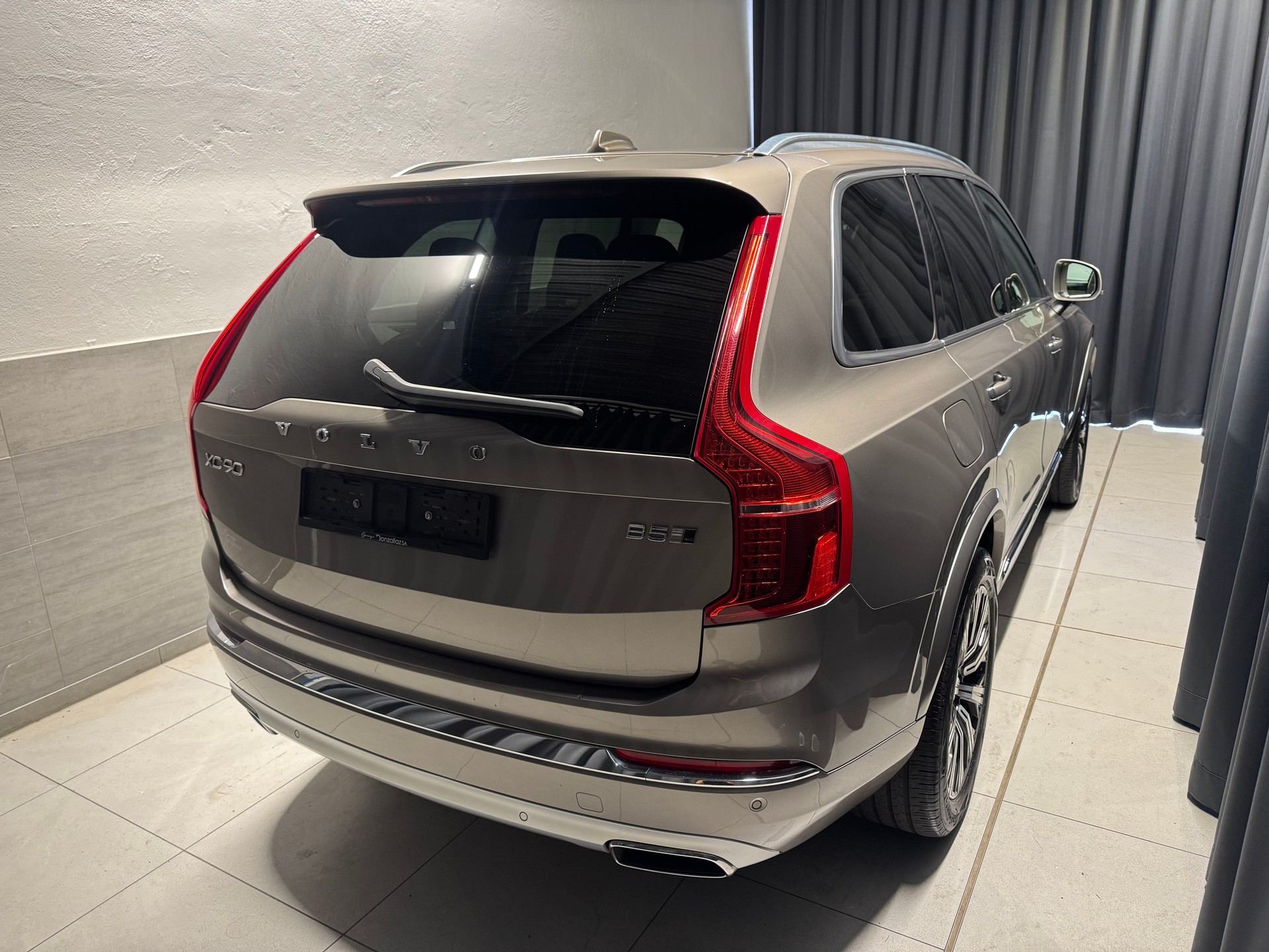 VOLVO XC90 B5 Diesel Mild Hybrid AWD Inscription Geartronic(12)(M)-image-5