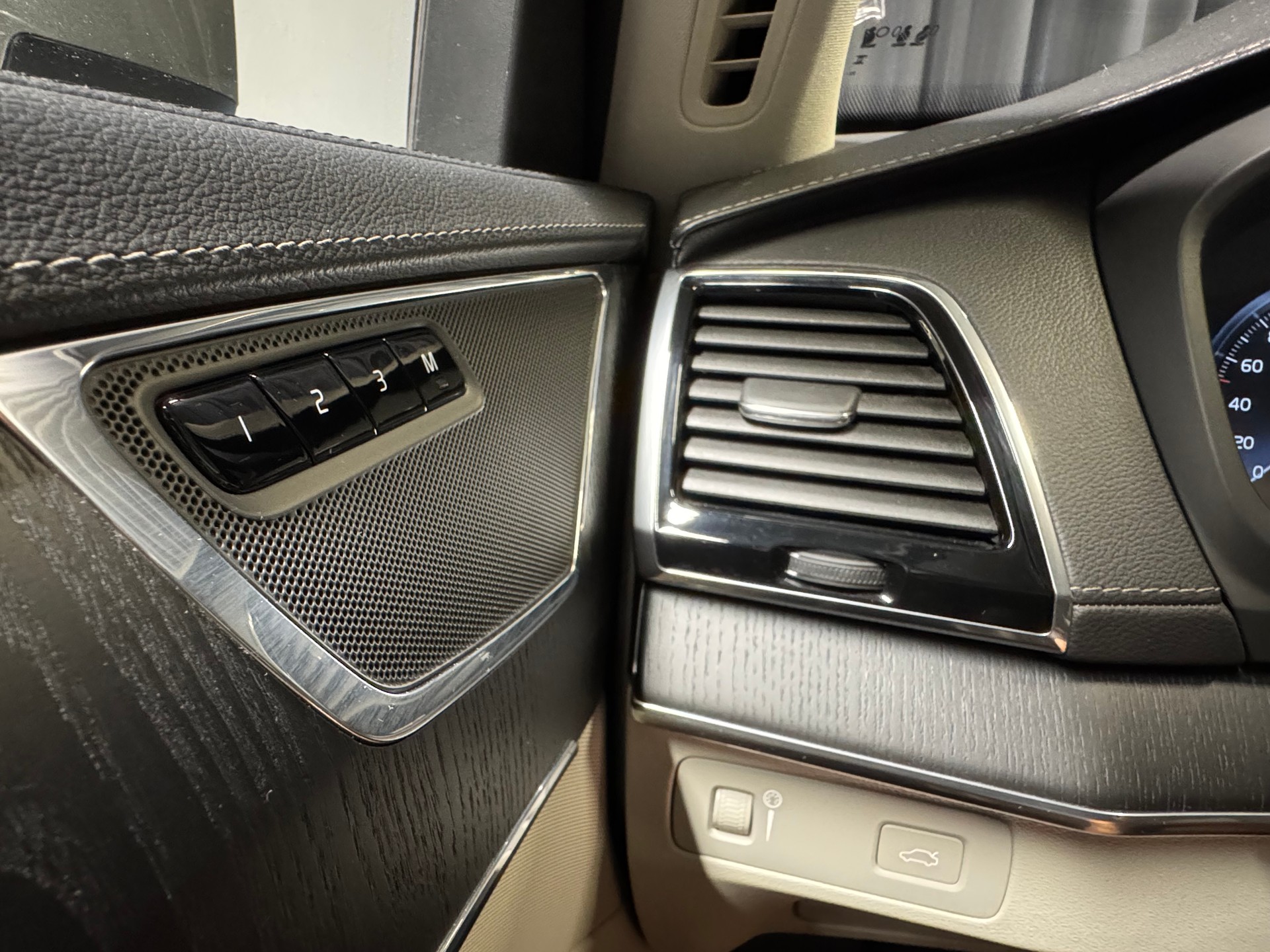 VOLVO XC90 B5 Diesel Mild Hybrid AWD Inscription Geartronic(12)(M)-image-19