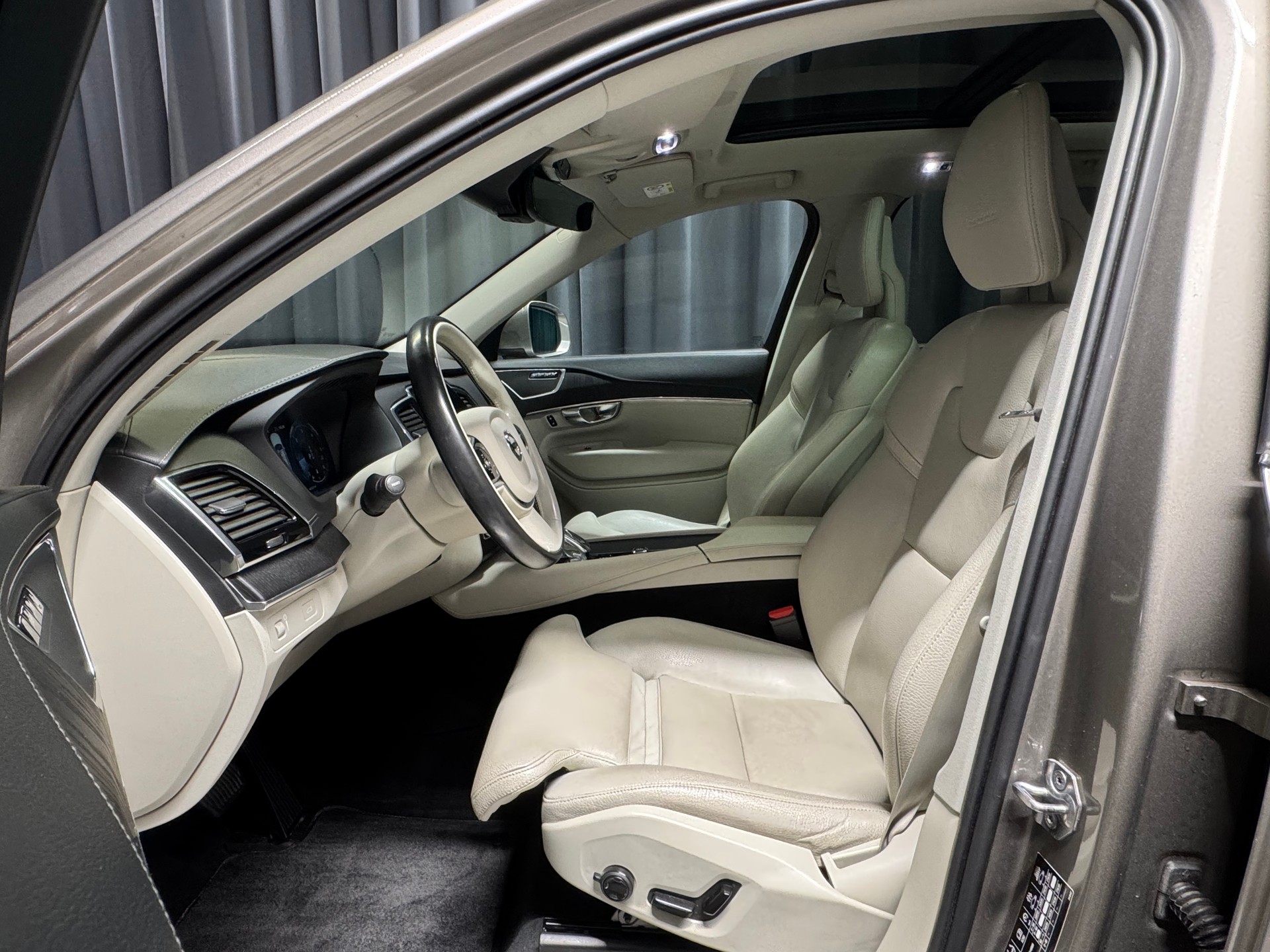 VOLVO XC90 B5 Diesel Mild Hybrid AWD Inscription Geartronic(12)(M)-image-6