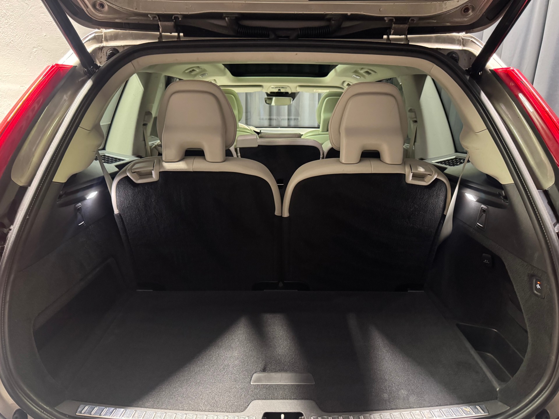 VOLVO XC90 B5 Diesel Mild Hybrid AWD Inscription Geartronic(12)(M)-image-23