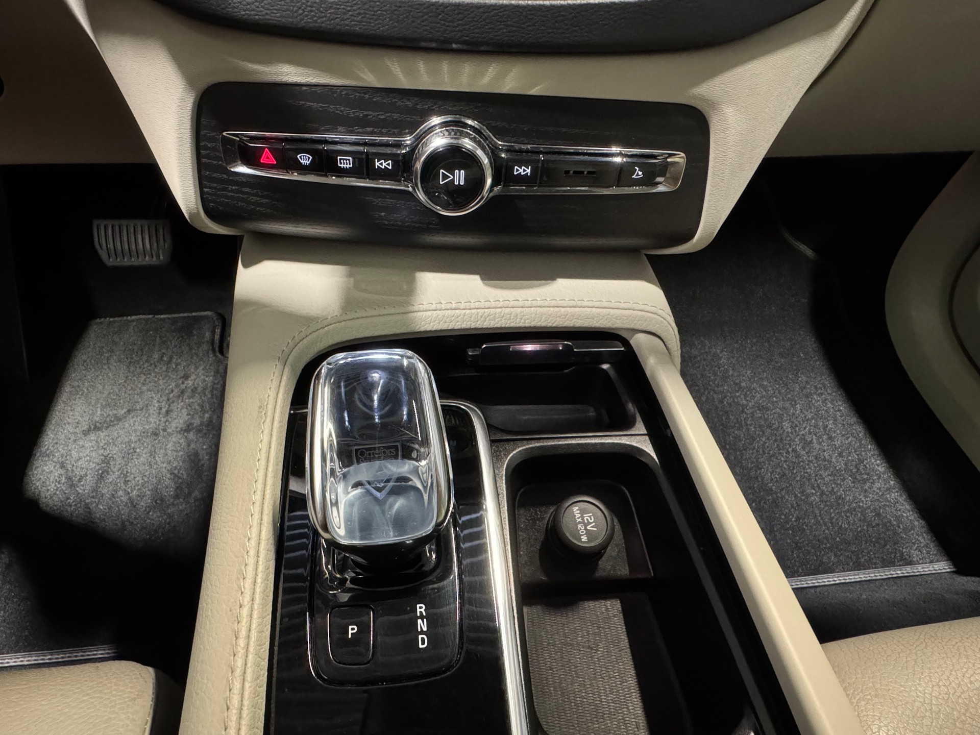 VOLVO XC90 B5 Diesel Mild Hybrid AWD Inscription Geartronic(12)(M)-image-15