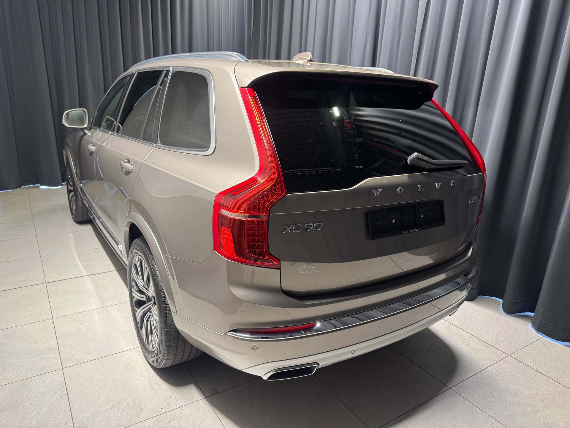 VOLVO XC90 B5 Diesel Mild Hybrid AWD Inscription Geartronic(12)(M)-image-3