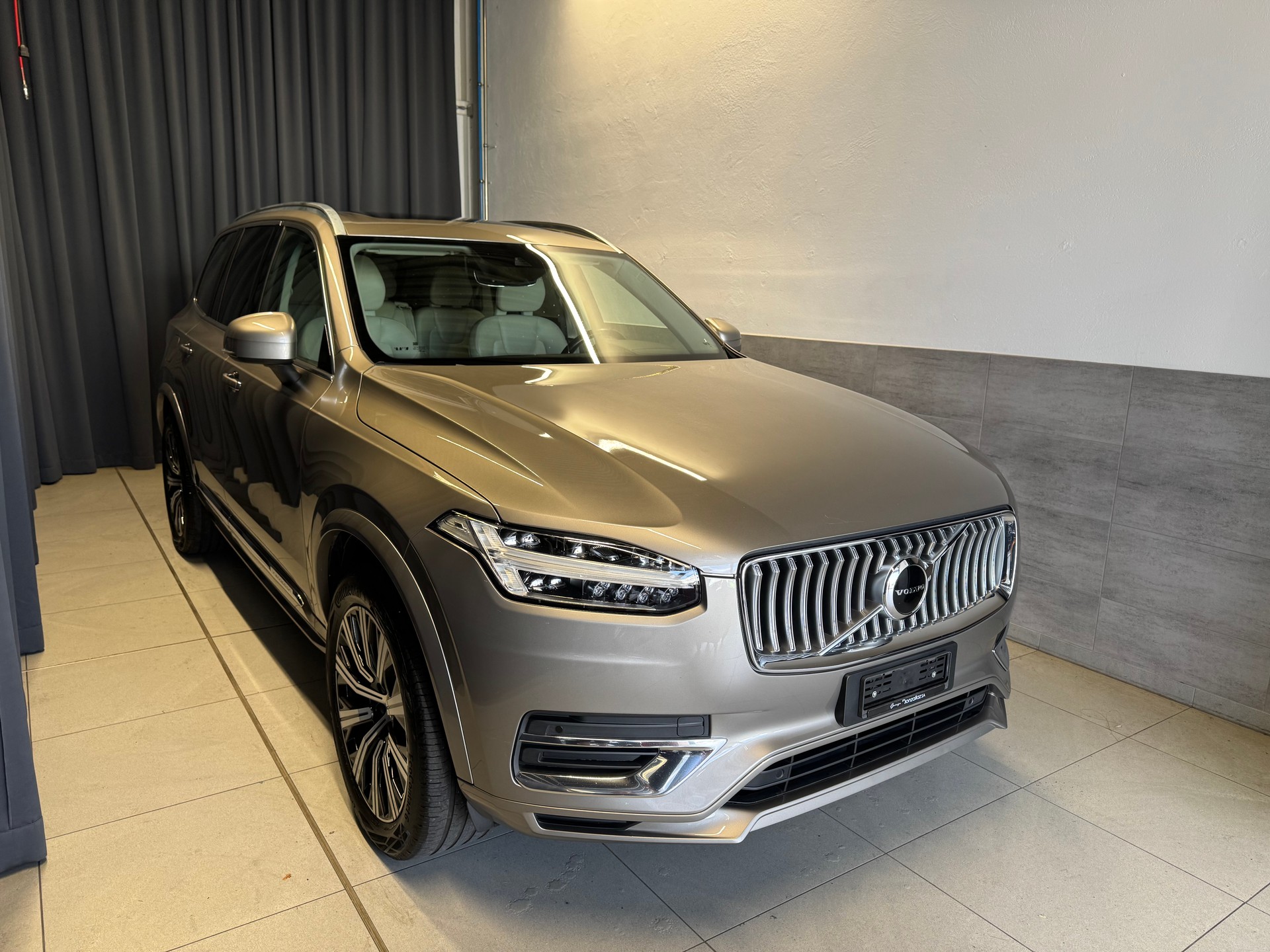 VOLVO XC90 B5 Diesel Mild Hybrid AWD Inscription Geartronic(12)(M)-image-0