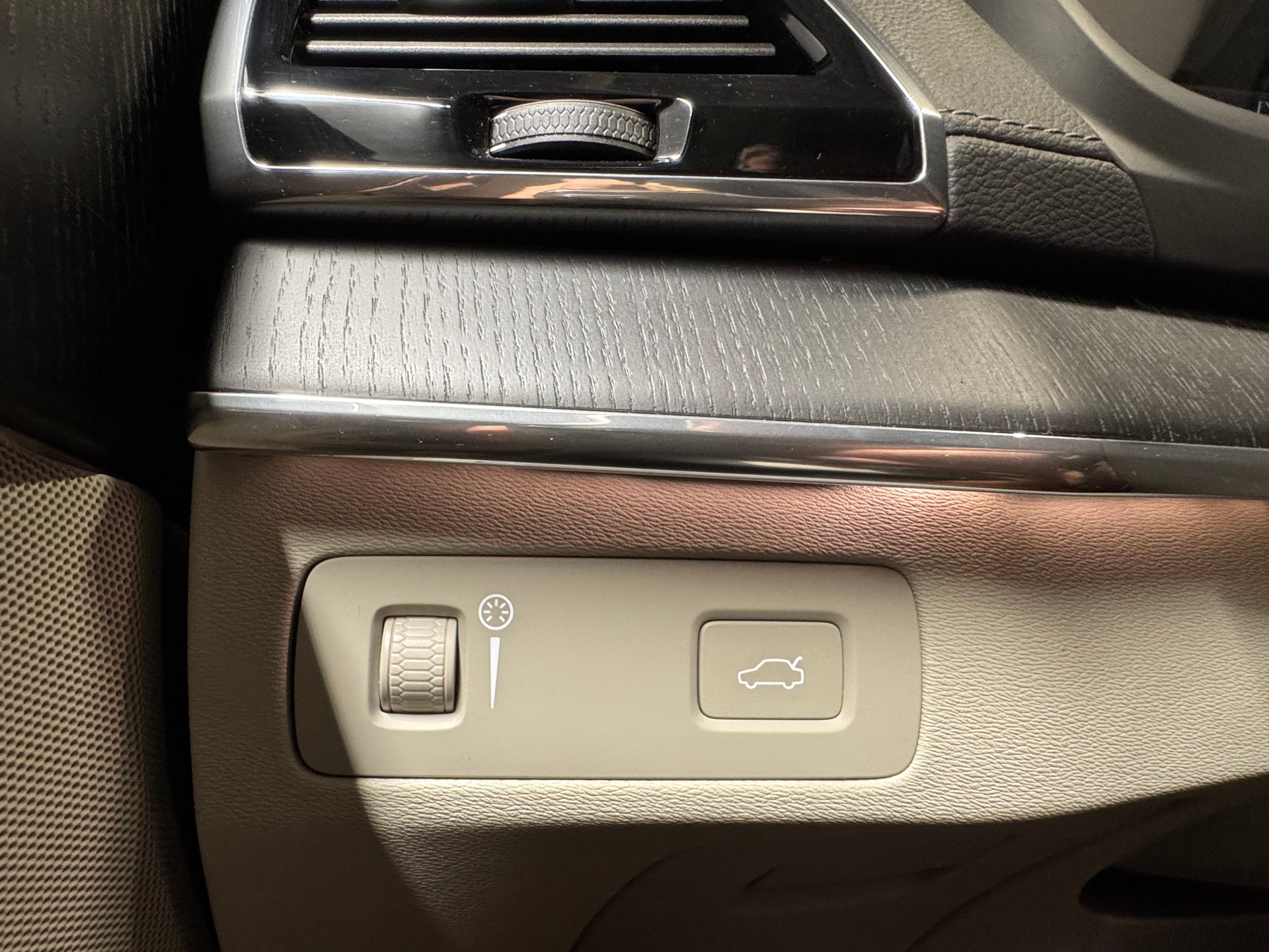 VOLVO XC90 B5 Diesel Mild Hybrid AWD Inscription Geartronic(12)(M)-image-18