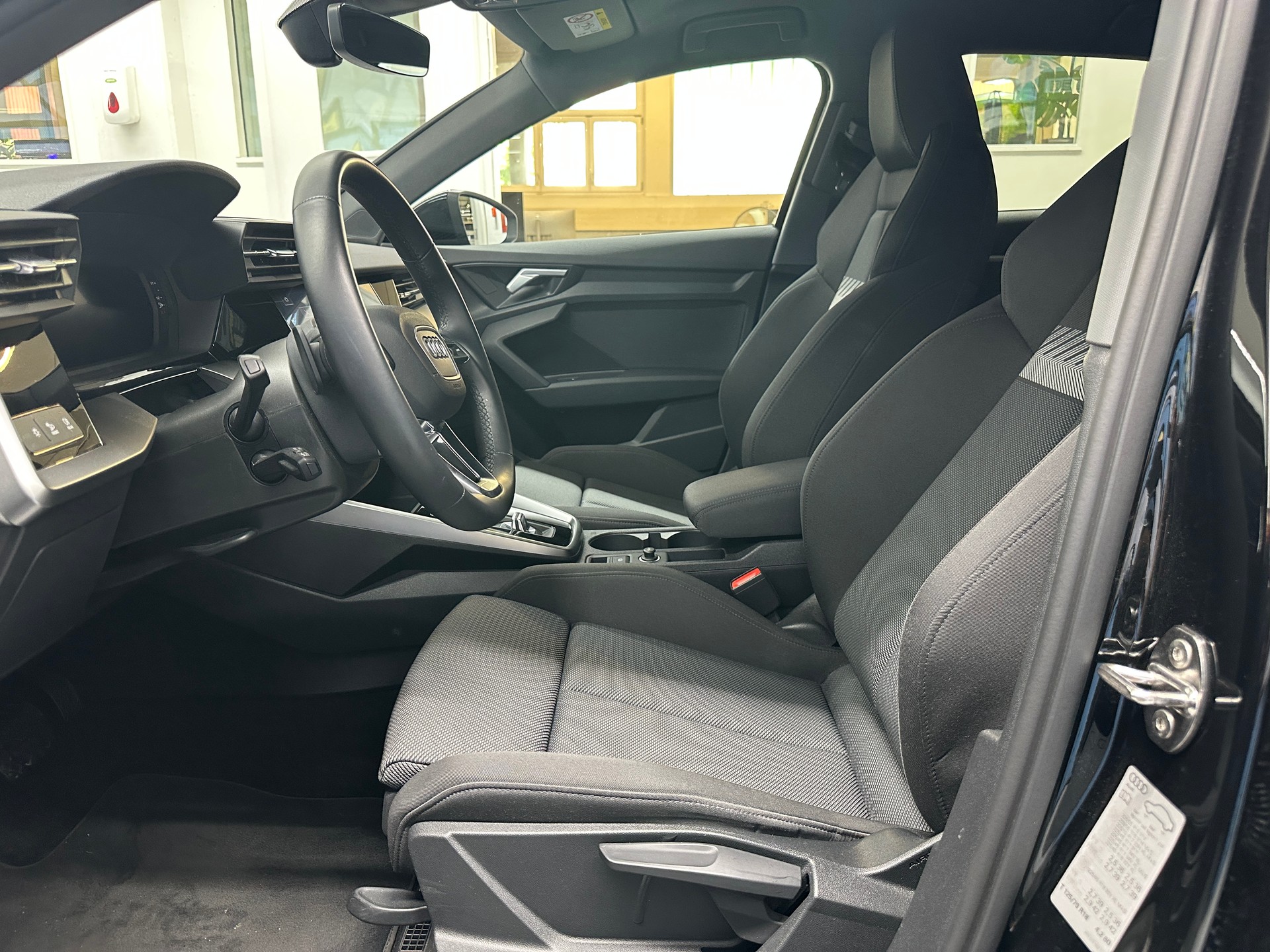 AUDI A3 Sportback 35 TFSI S line S-tronic-image-7