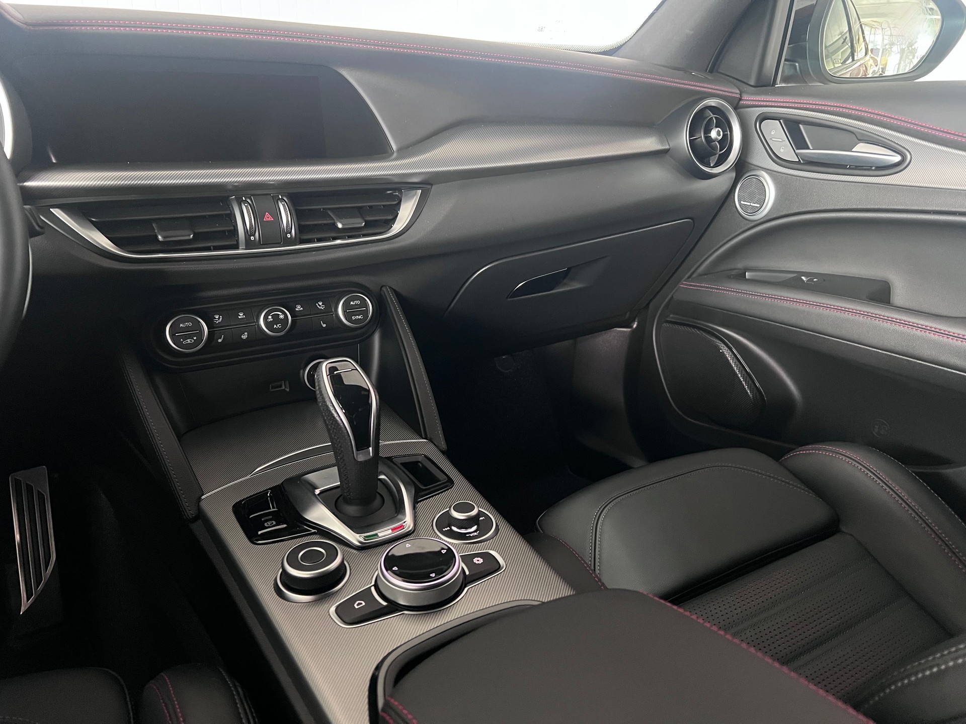 ALFA ROMEO Stelvio 2.0 Tributo Italiano Q4 AT8-image-21