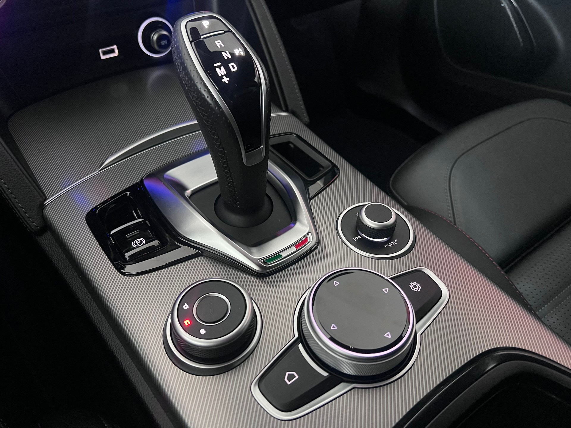 ALFA ROMEO Stelvio 2.0 Tributo Italiano Q4 AT8-image-22
