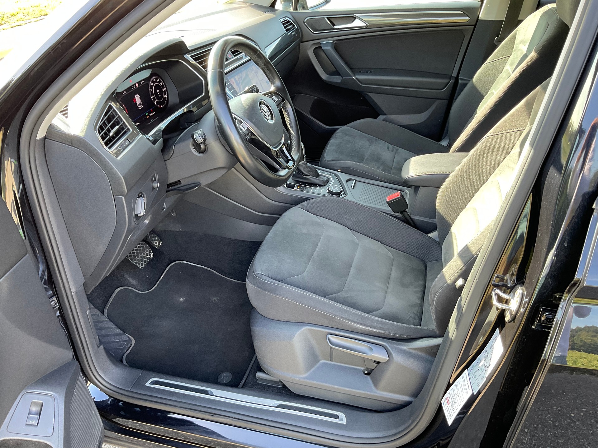 VW Tiguan 2.0 TSI Highline DSG Allspace 4-Motion 7-Plätzer-image-4