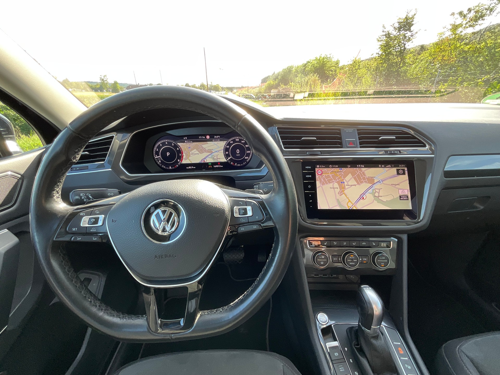 VW Tiguan 2.0 TSI Highline DSG Allspace 4-Motion 7-Plätzer-image-3