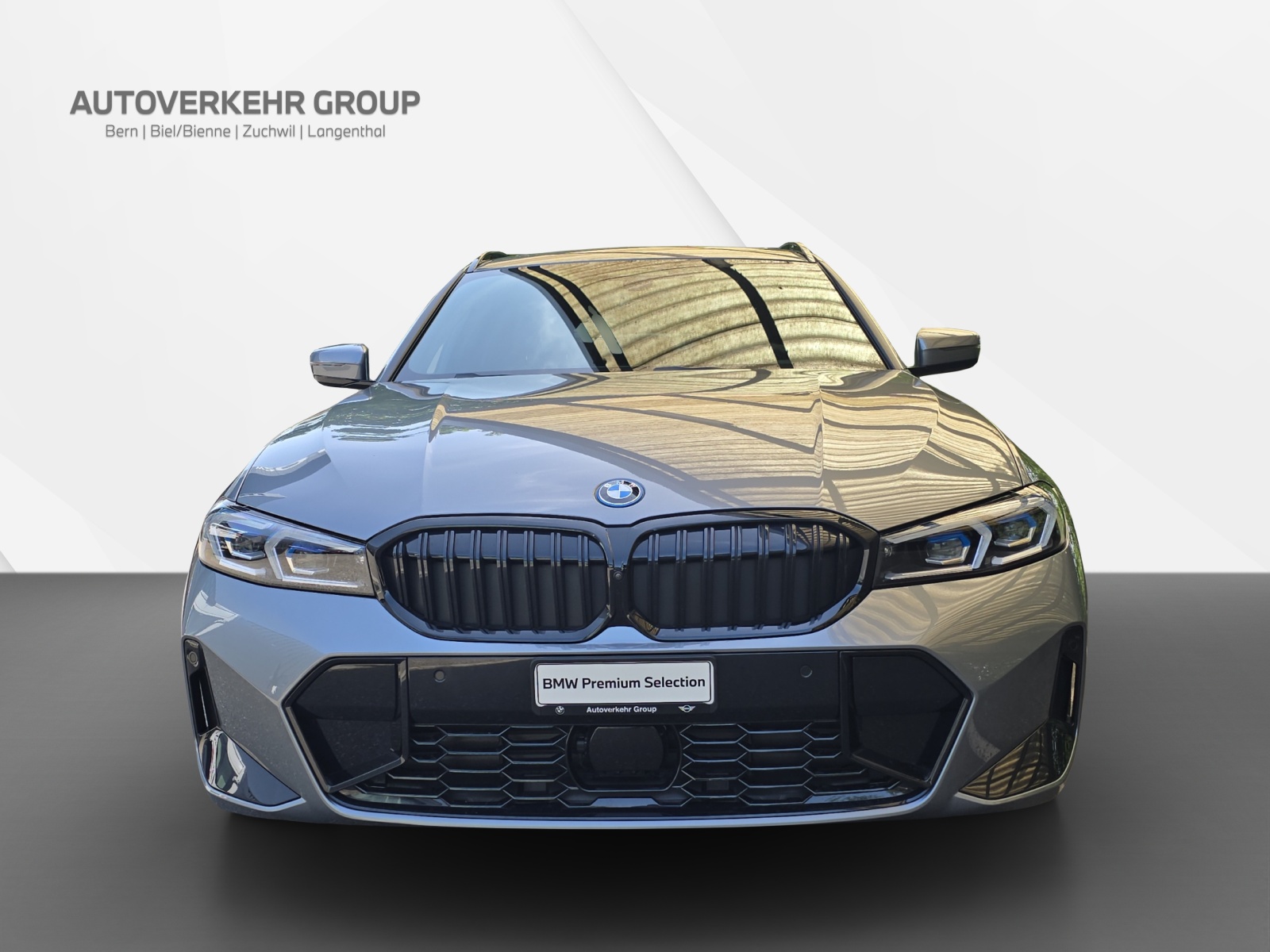 BMW 330e xDr Tour M Sport-showroom-element-1