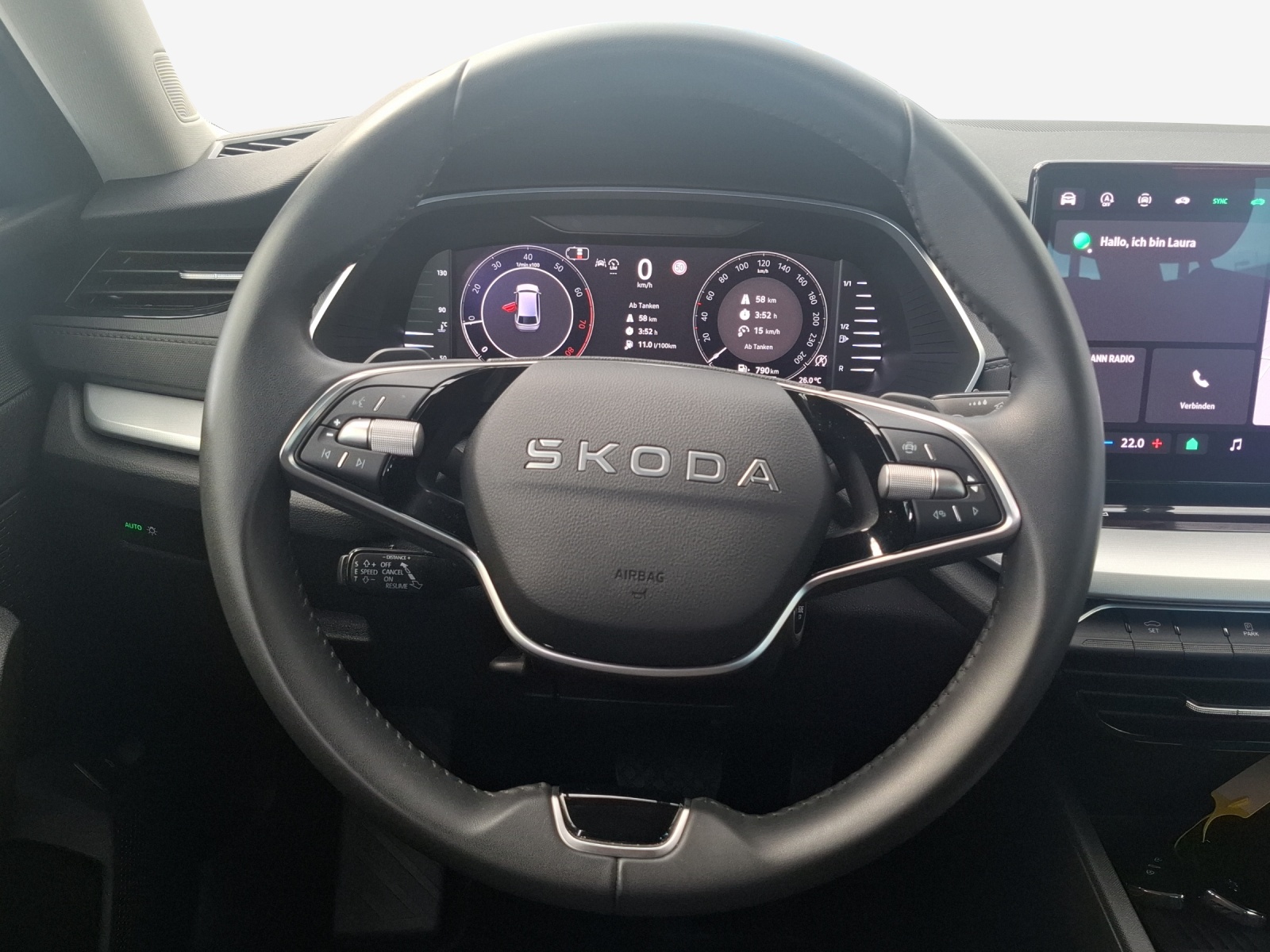 SKODA Octavia Combi 1.5 TSI mHEV DSG Dynamic-image-9