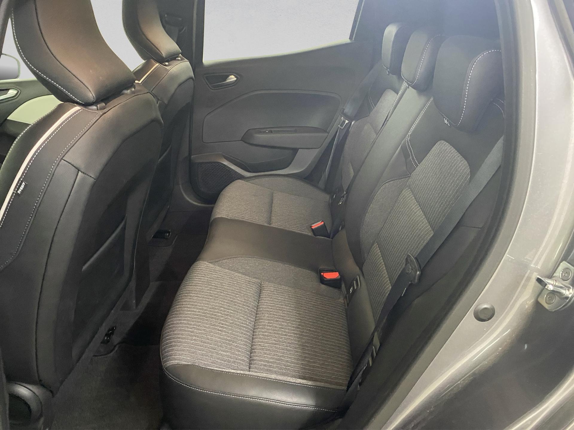 RENAULT Clio 1.0 Techno CVT-image-26