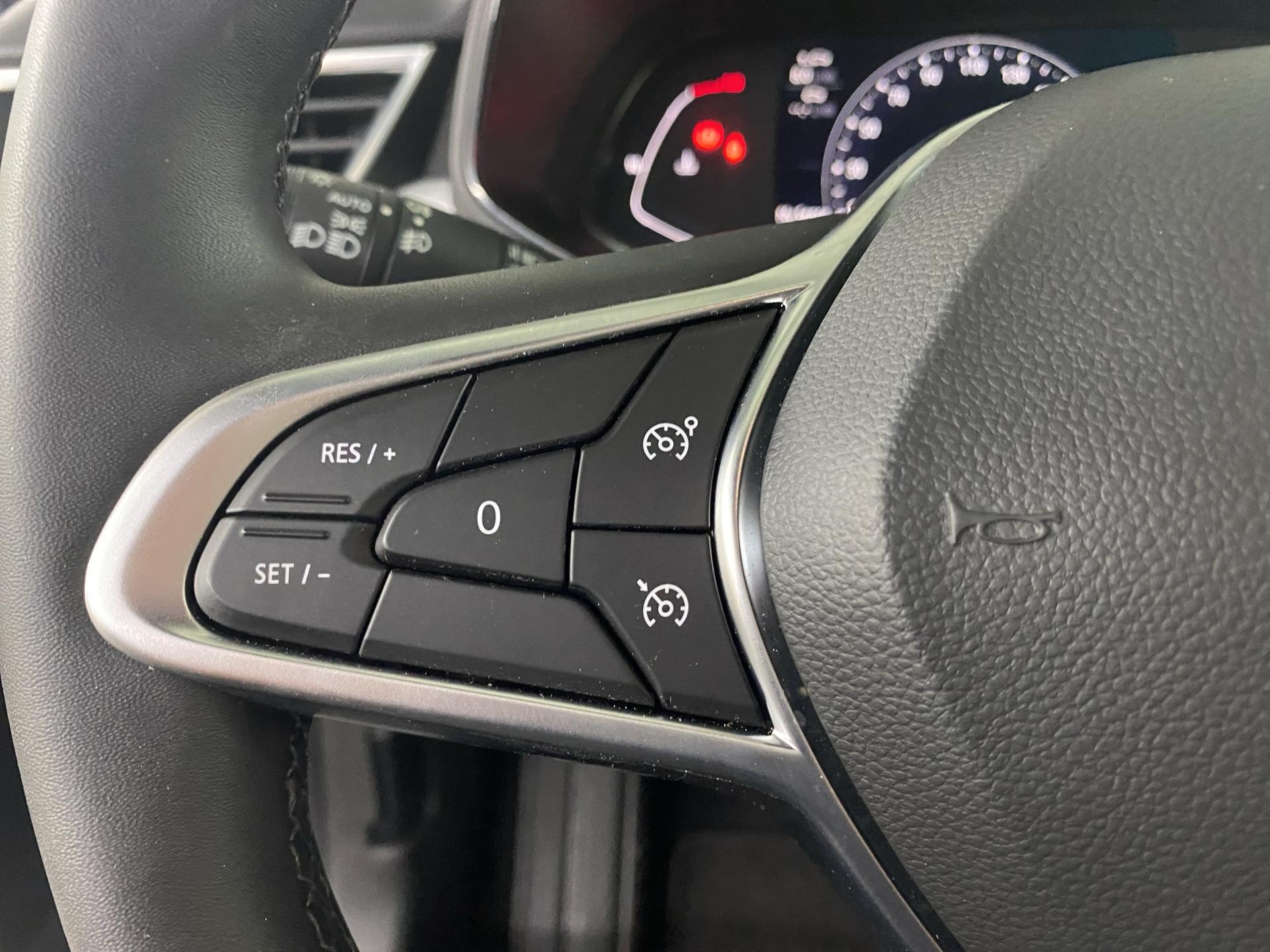RENAULT Clio 1.0 Techno CVT-image-18