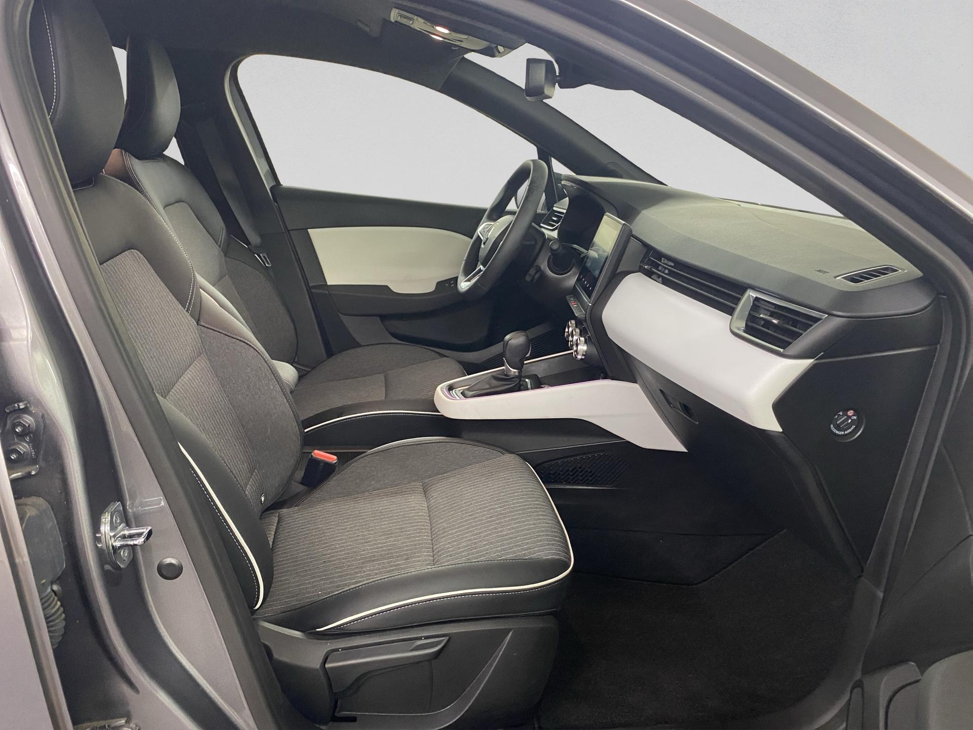 RENAULT Clio 1.0 Techno CVT-image-24