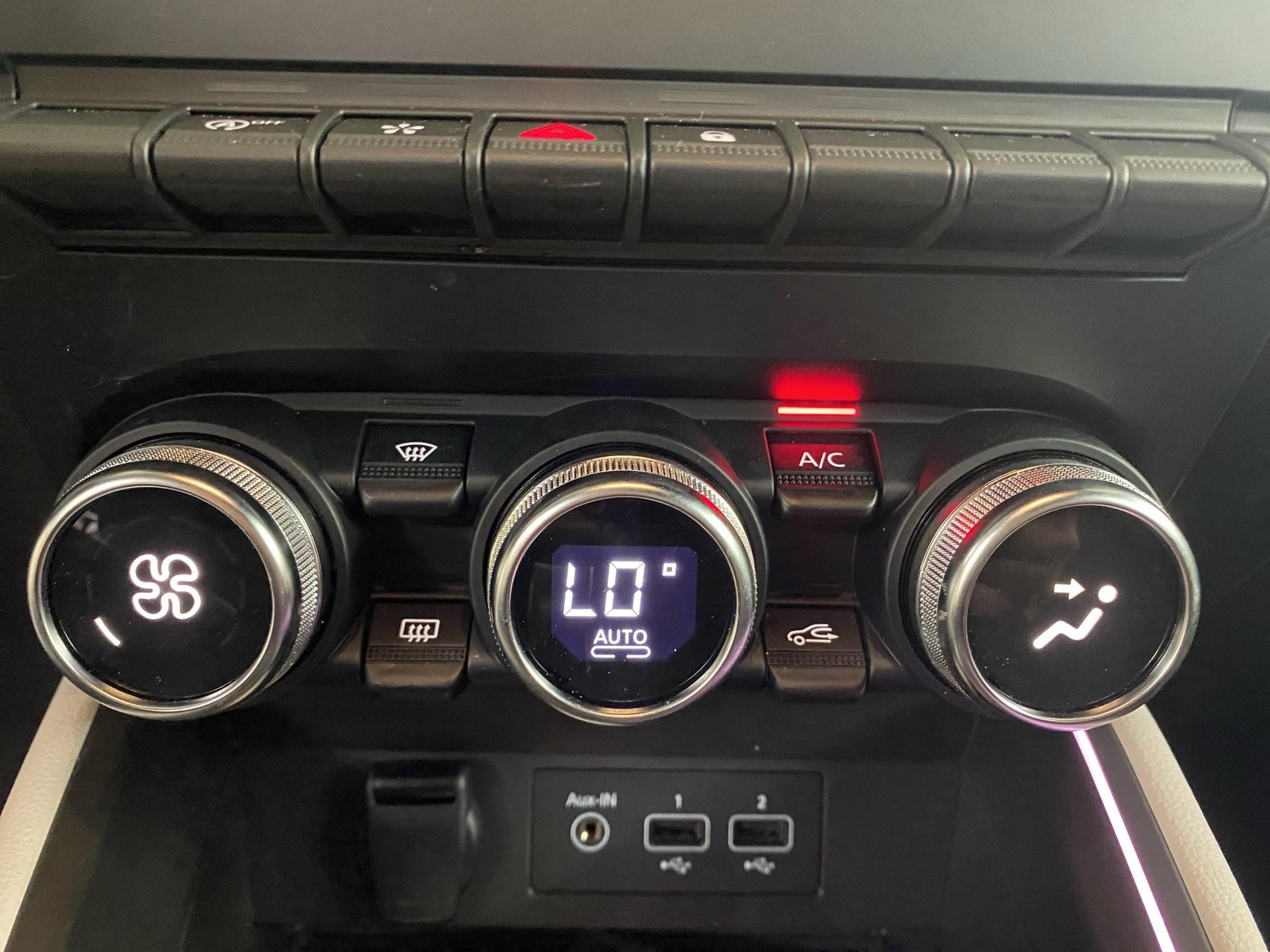 RENAULT Clio 1.0 Techno CVT-image-16