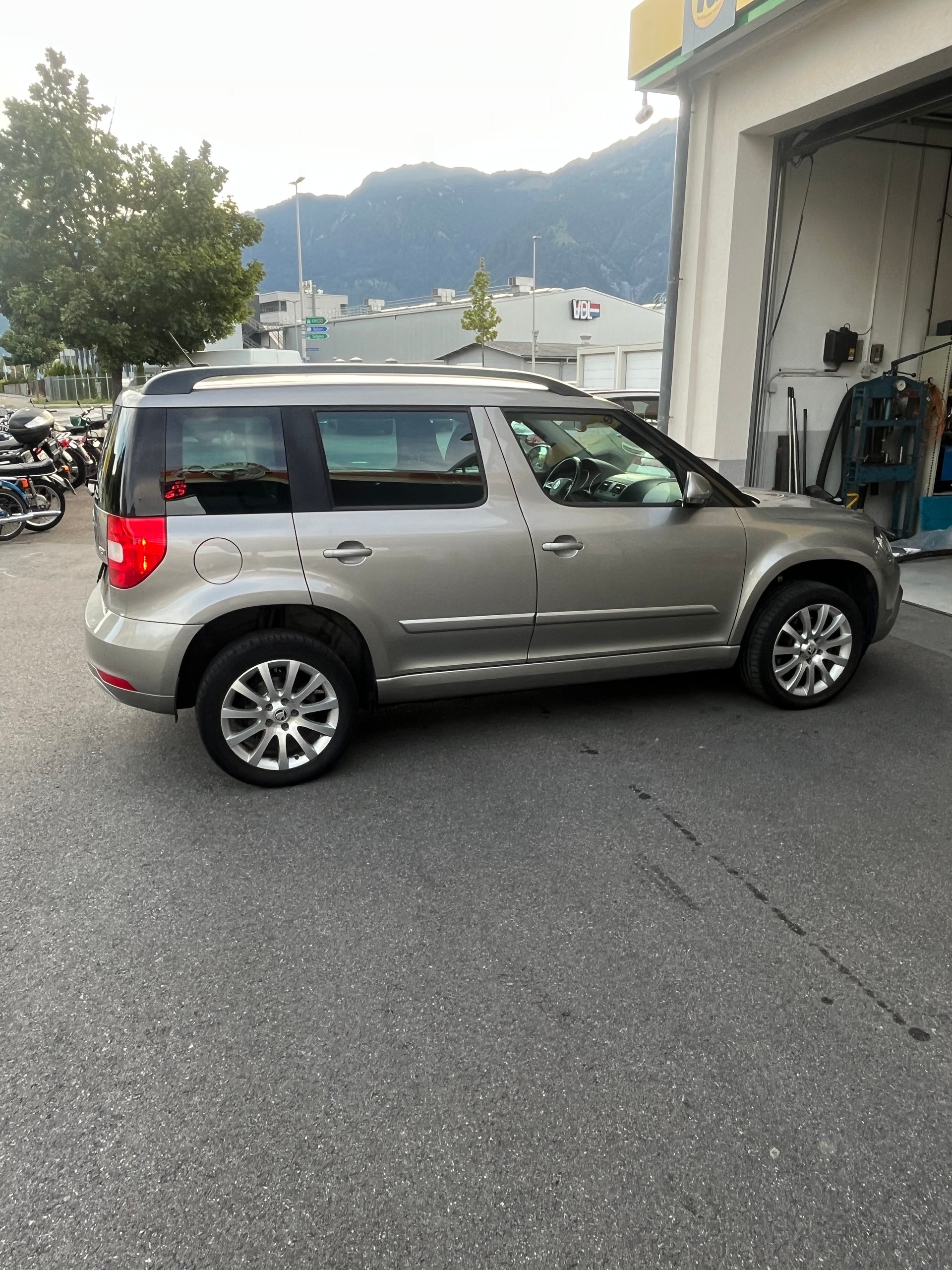 SKODA 2.0 TDI 170 Ambition 4x4 DSG-image-3