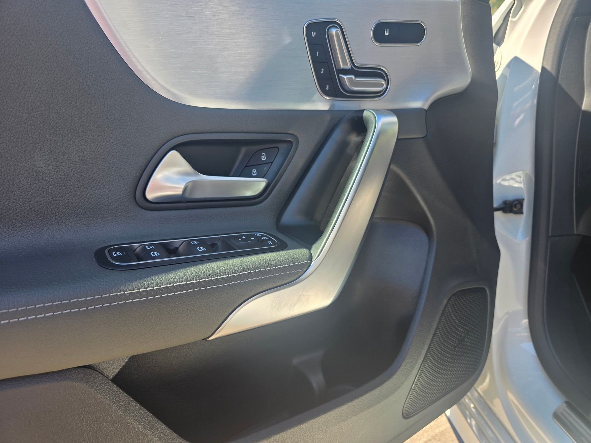 MERCEDES-BENZ A 35 AMG 4Matic Speedshift-image-7