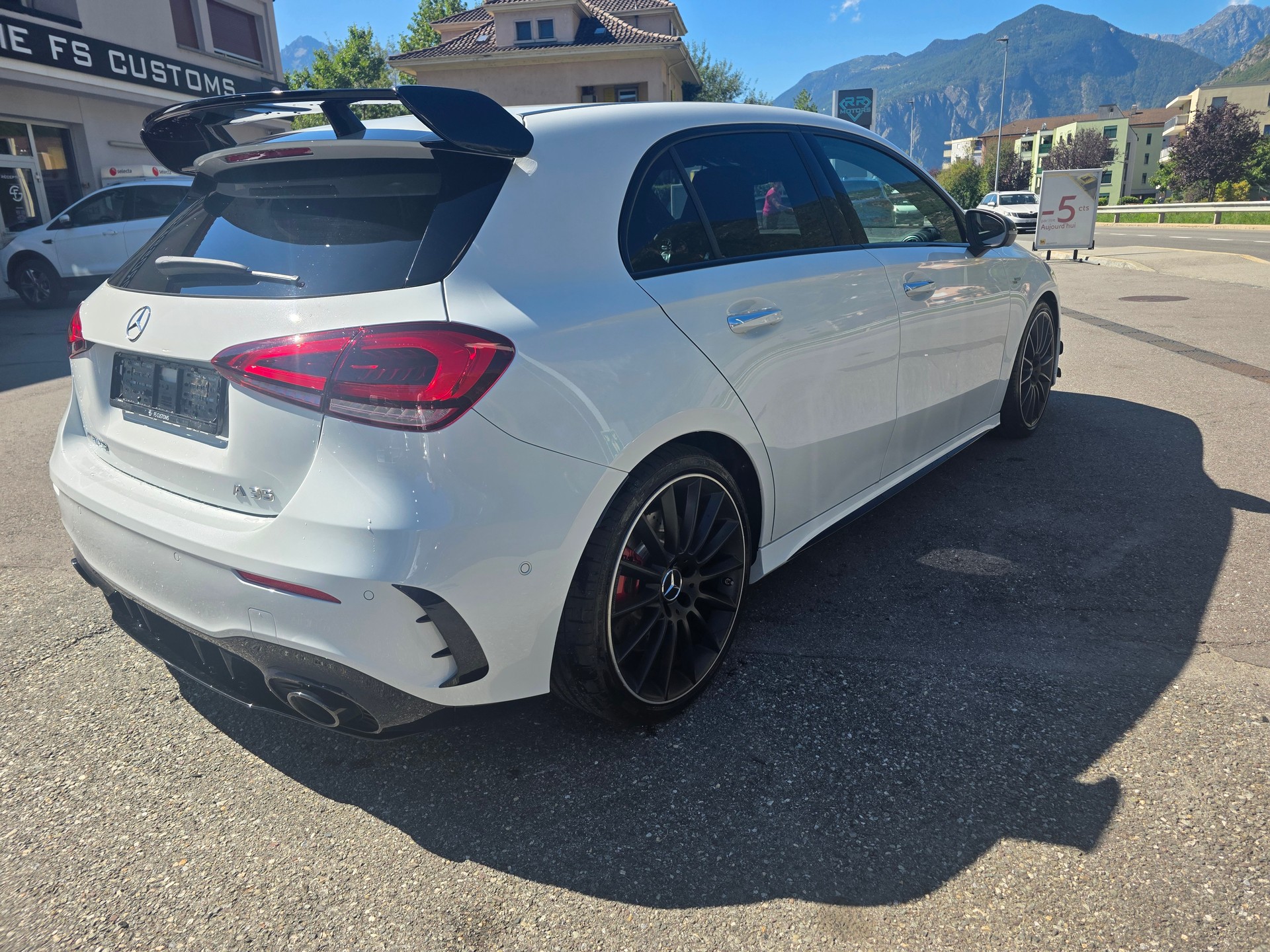 MERCEDES-BENZ A 35 AMG 4Matic Speedshift-image-3