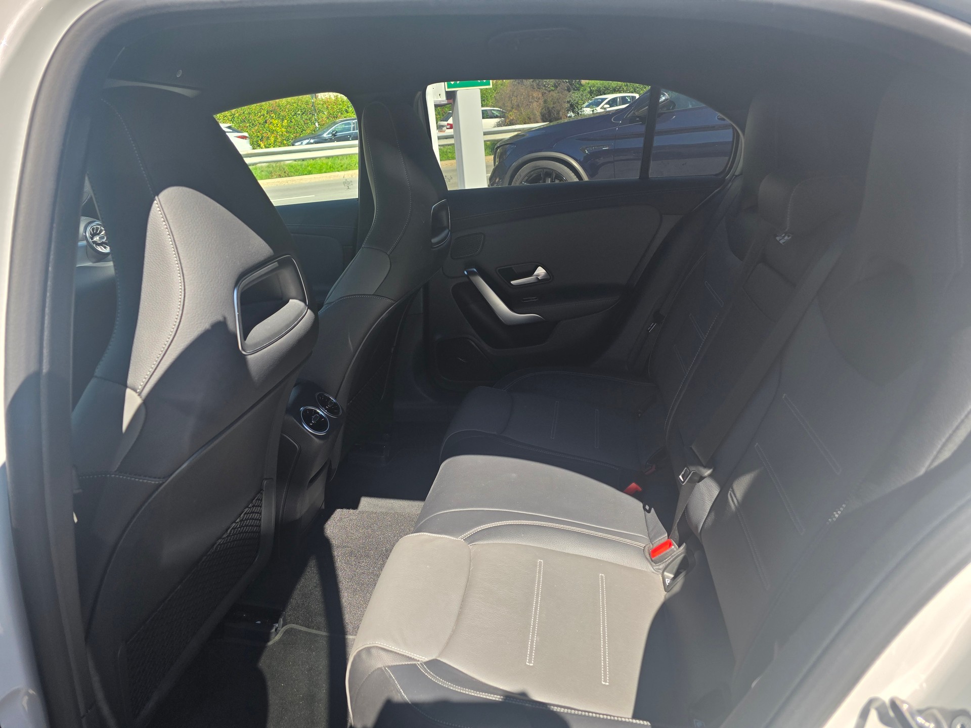 MERCEDES-BENZ A 35 AMG 4Matic Speedshift-image-6