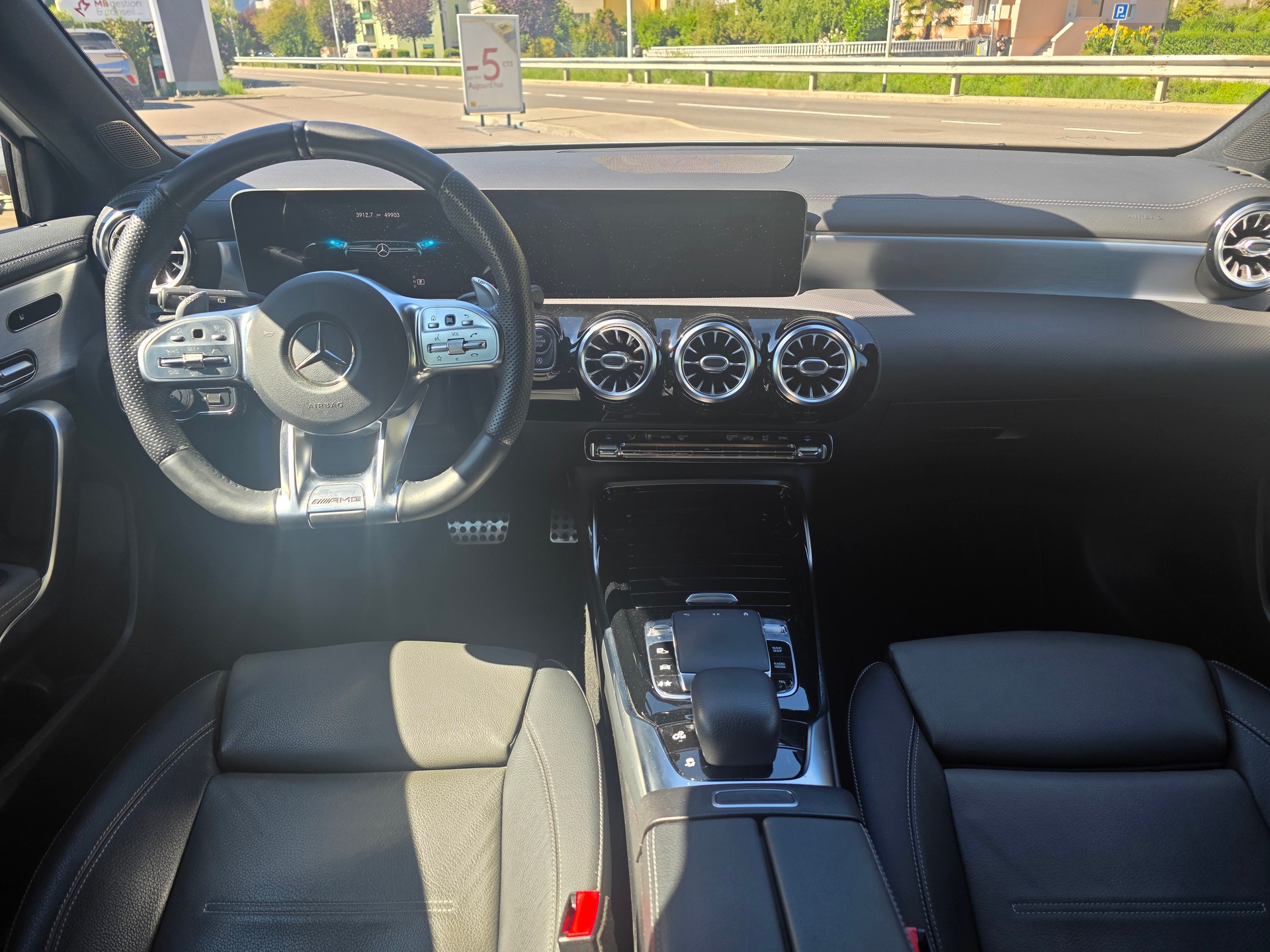 MERCEDES-BENZ A 35 AMG 4Matic Speedshift-image-5