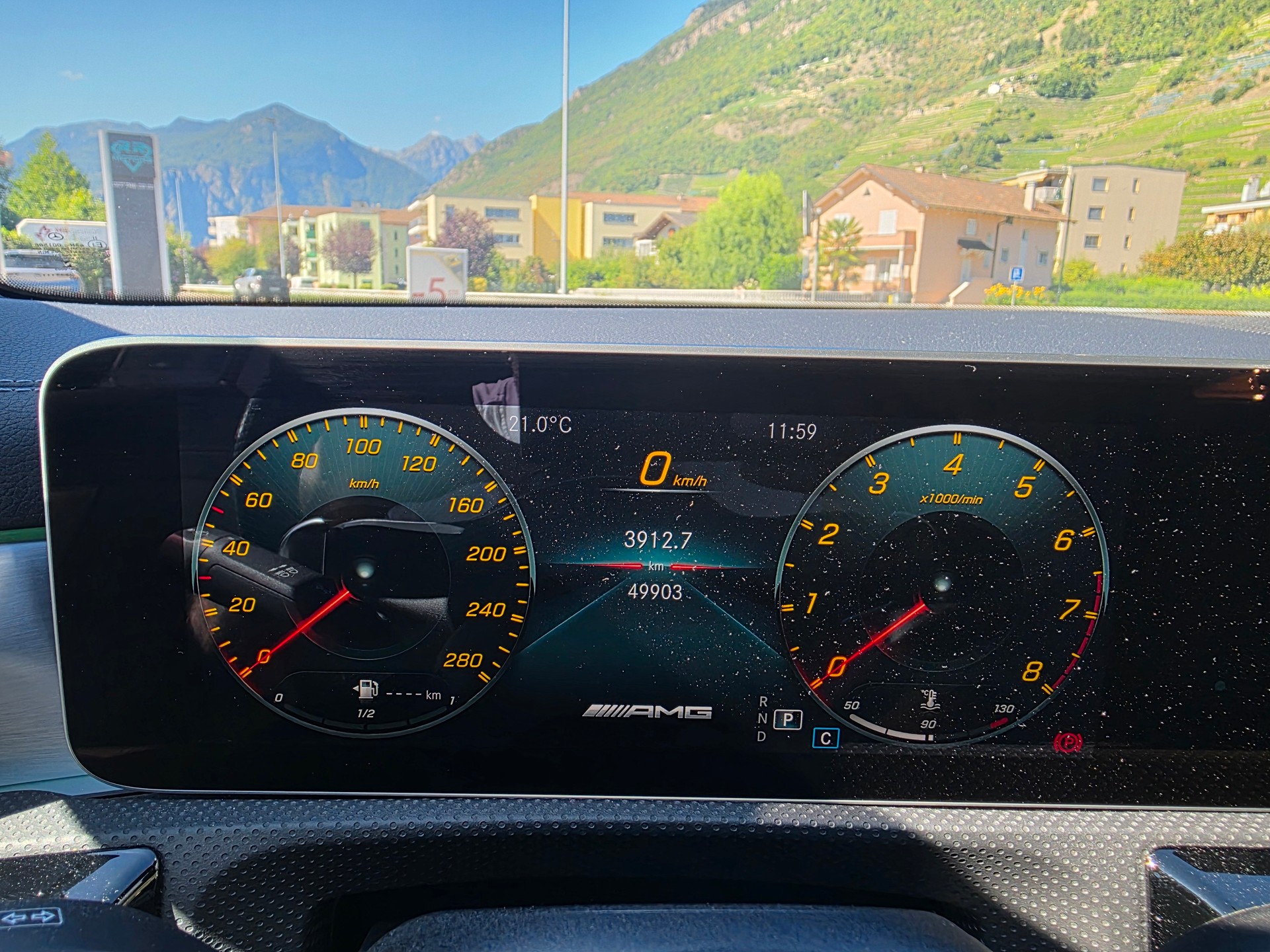 MERCEDES-BENZ A 35 AMG 4Matic Speedshift-image-9
