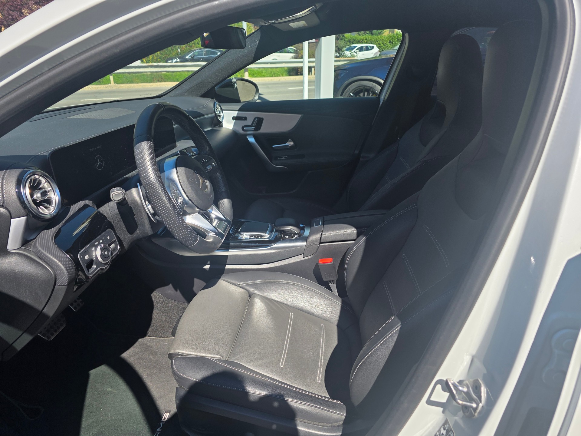 MERCEDES-BENZ A 35 AMG 4Matic Speedshift-image-8