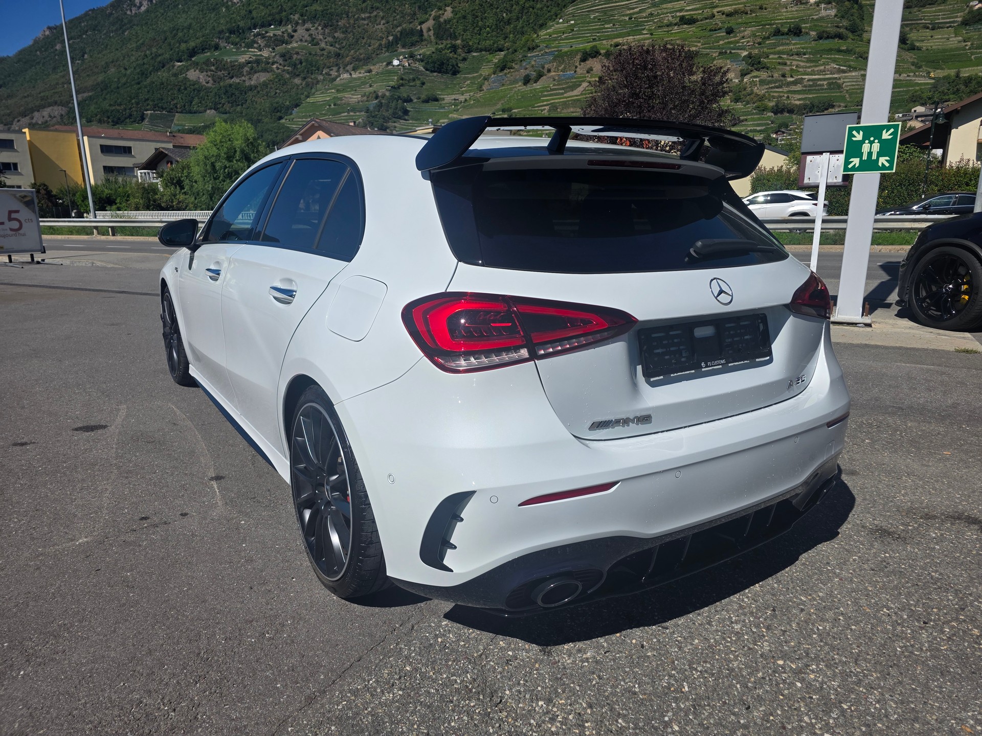 MERCEDES-BENZ A 35 AMG 4Matic Speedshift-image-4