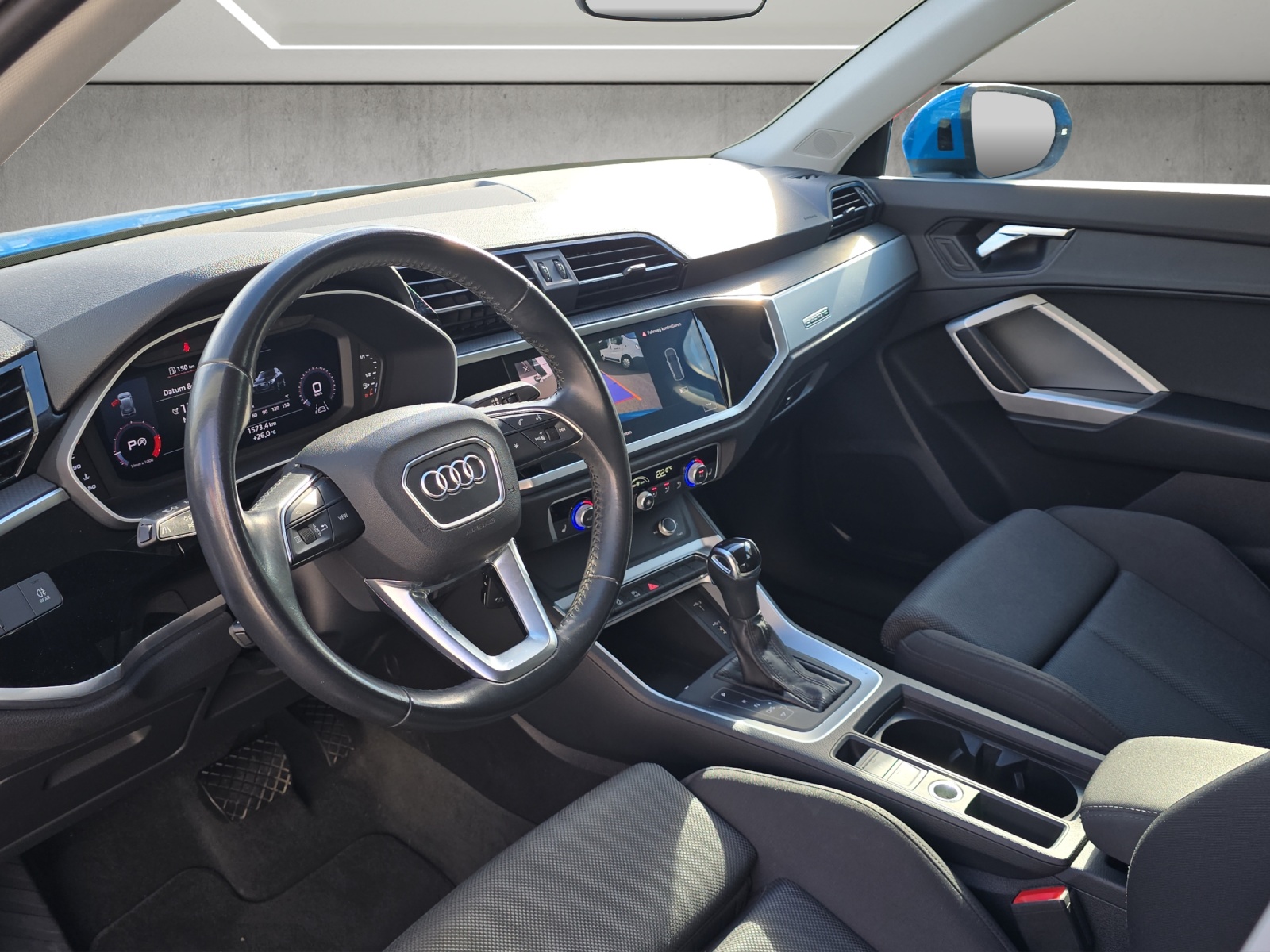 AUDI Q3 40 TFSI S line quattro S-tronic-image-9