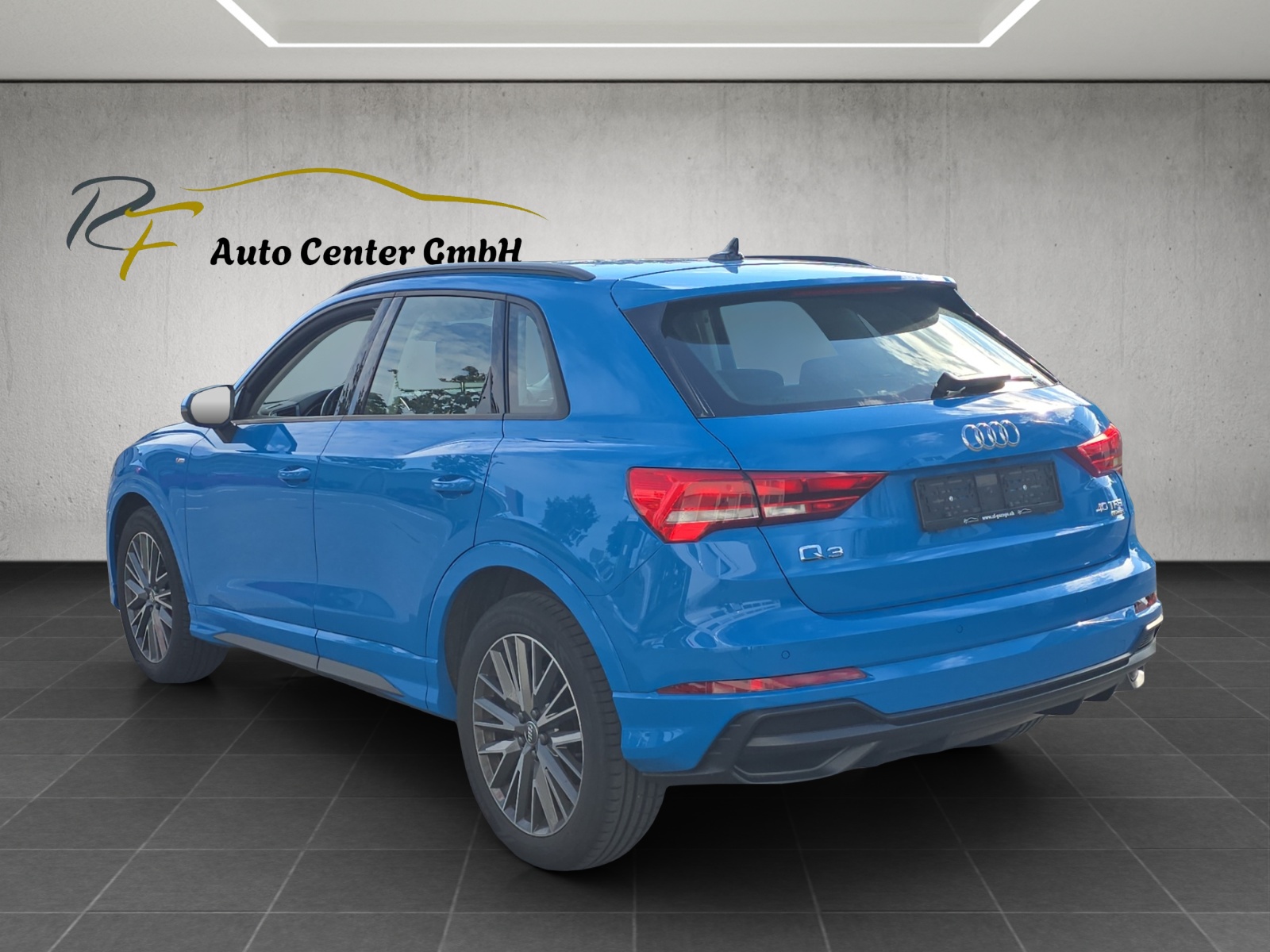 AUDI Q3 40 TFSI S line quattro S-tronic-image-4