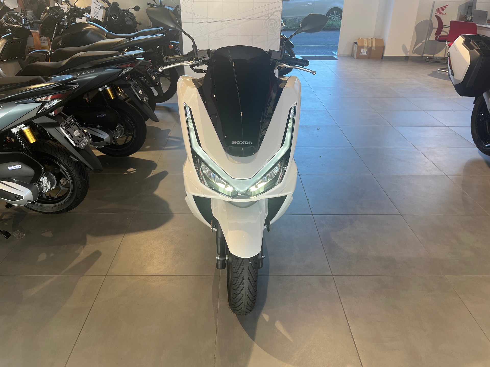 HONDA PCX 125 DX TFT. connectivity