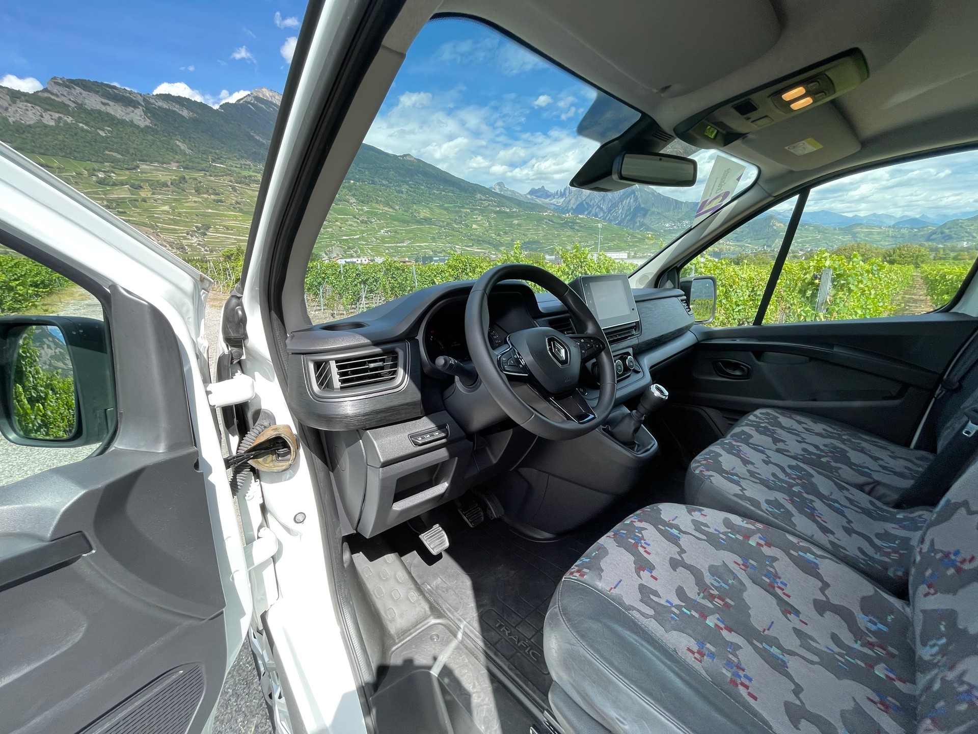 RENAULT Trafic 2.0 Blue dCi 130 Advance L1H1-image-10