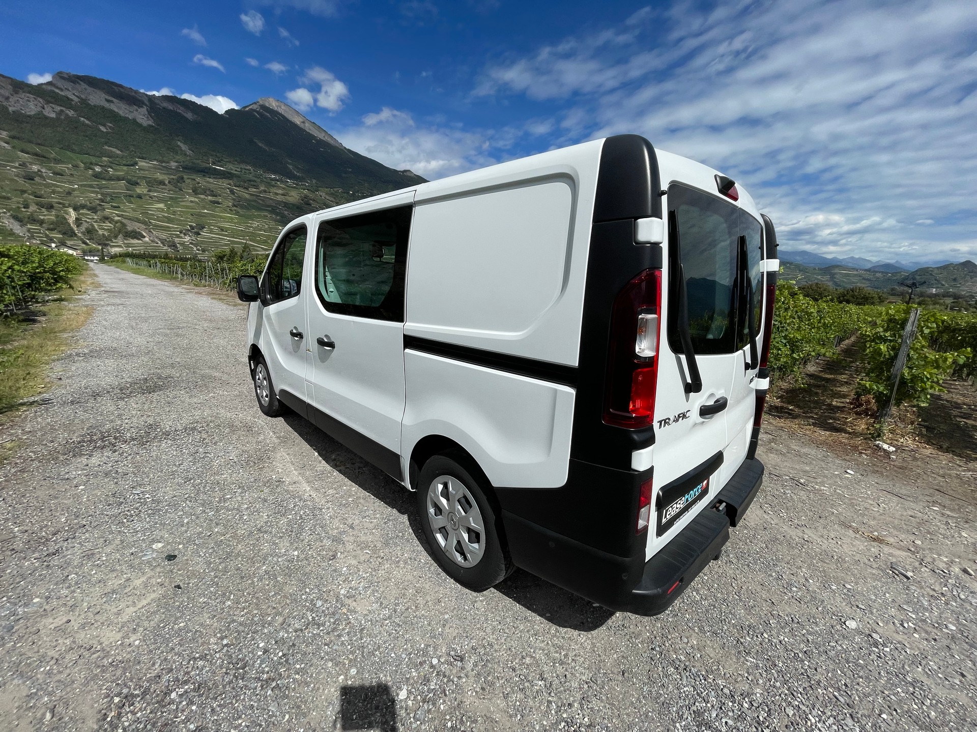 RENAULT Trafic 2.0 Blue dCi 130 Advance L1H1-image-9