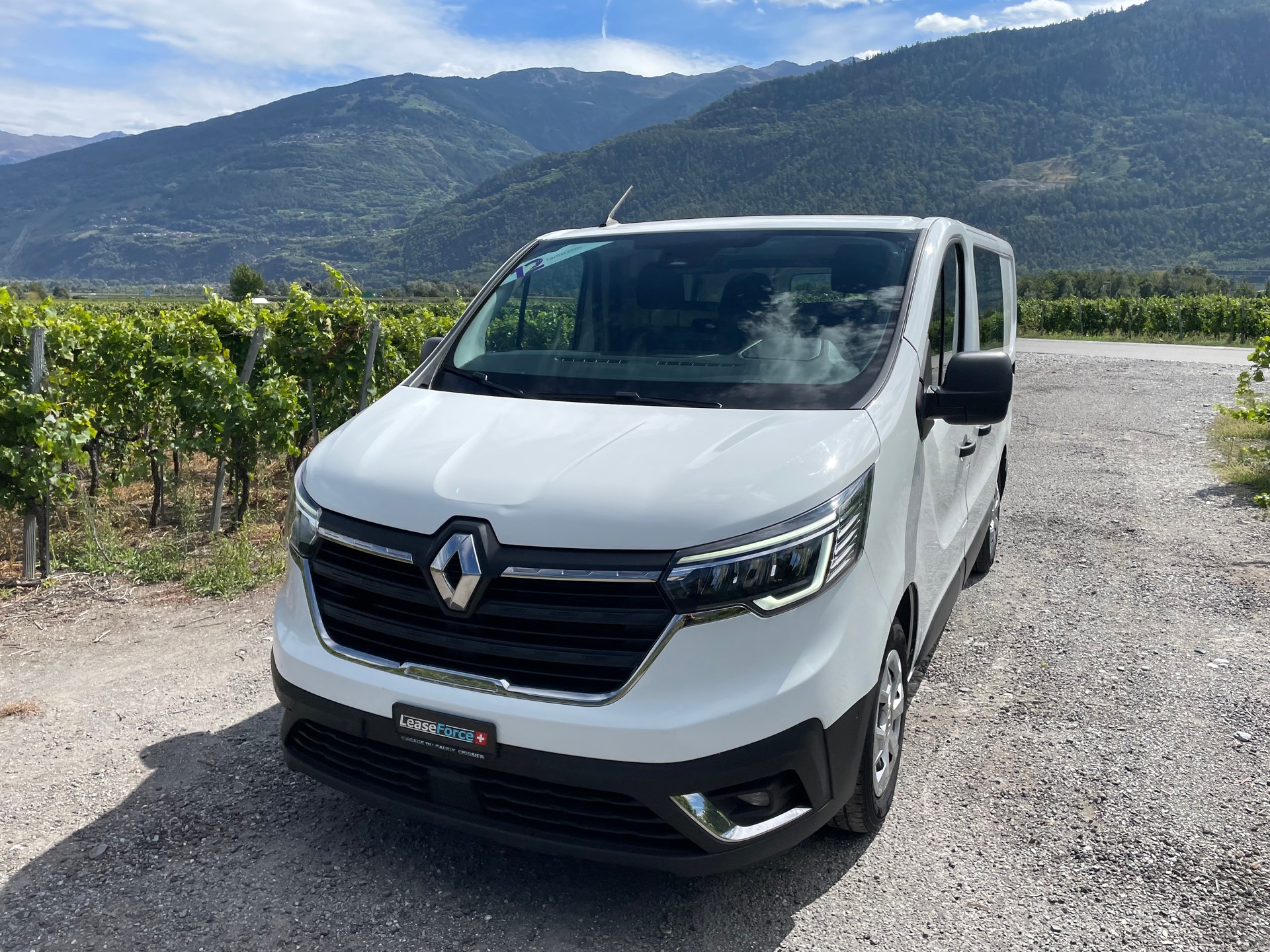 RENAULT Trafic 2.0 Blue dCi 130 Advance L1H1-image-1