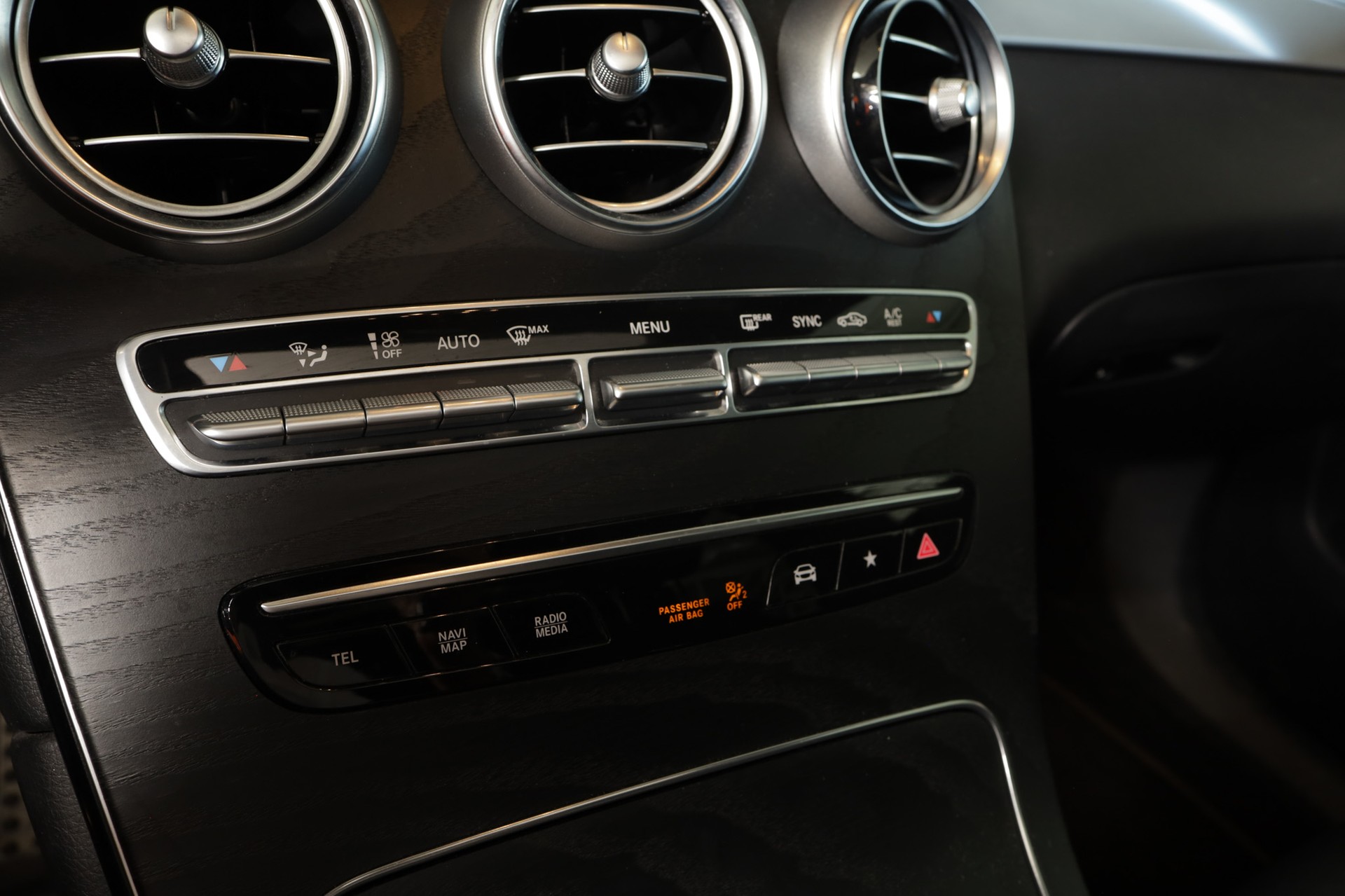 MERCEDES-BENZ GLC 300 AMG Line 4Matic Graphite Grey-image-12