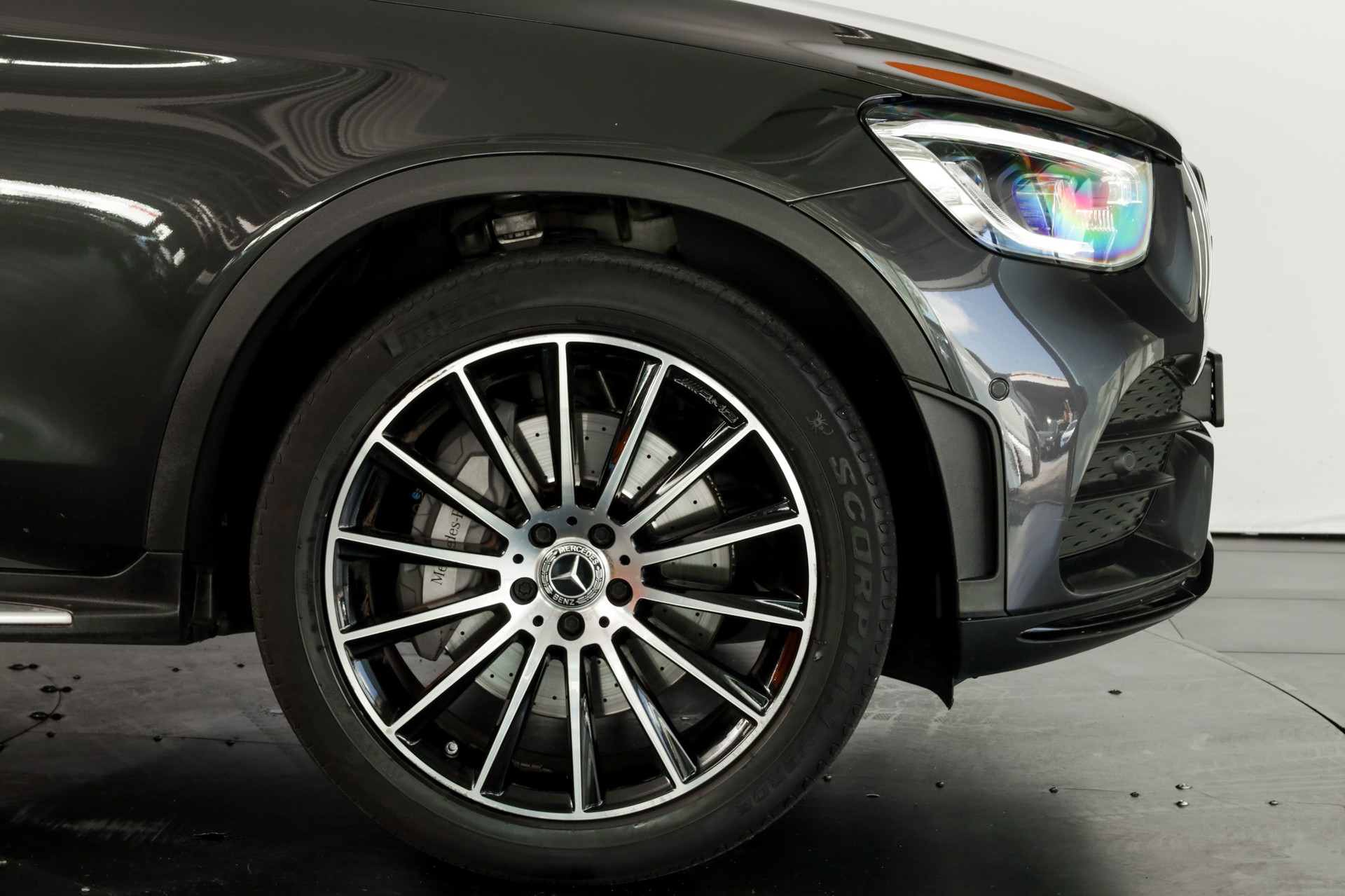MERCEDES-BENZ GLC 300 AMG Line 4Matic Graphite Grey-image-21