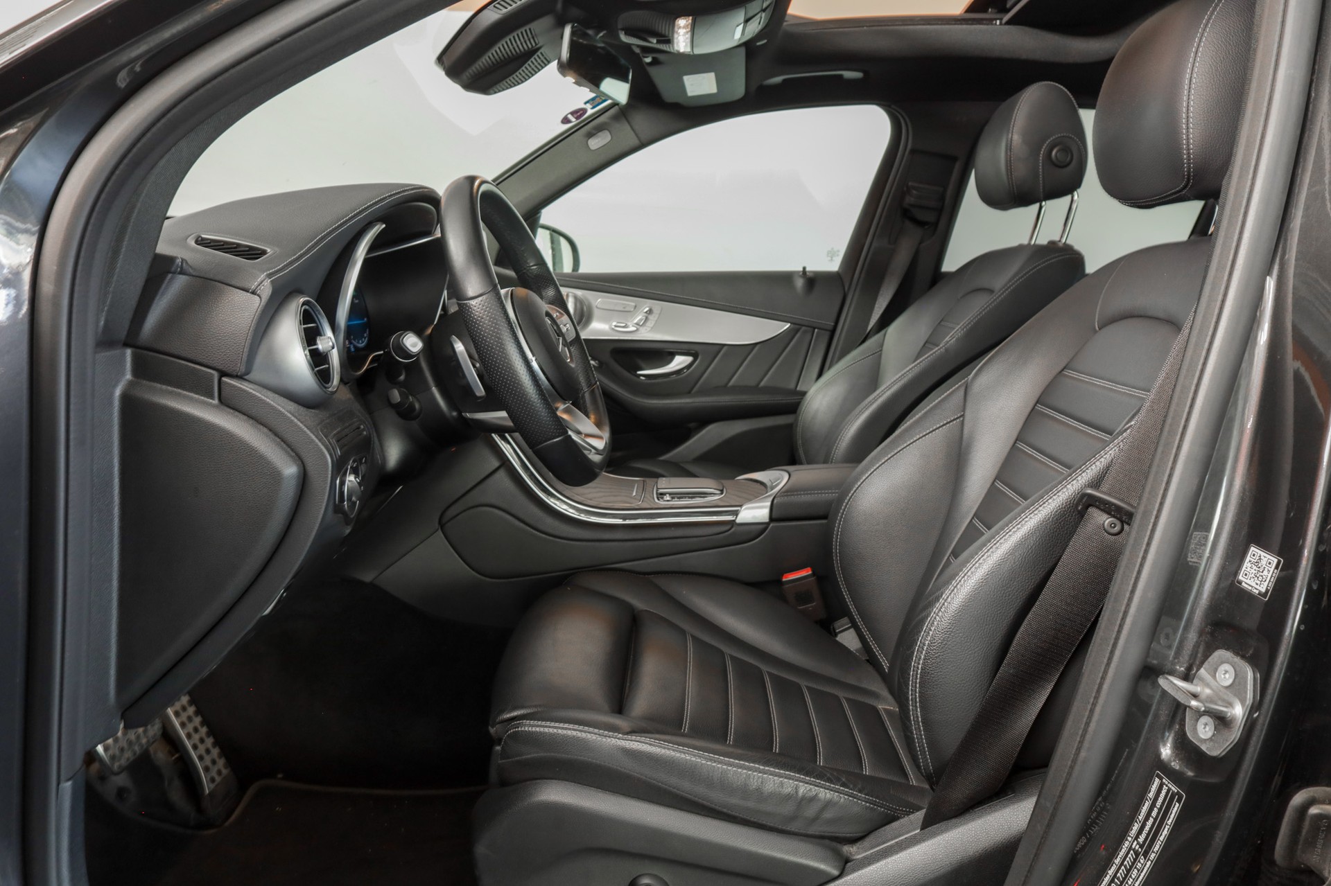 MERCEDES-BENZ GLC 300 AMG Line 4Matic Graphite Grey-image-20
