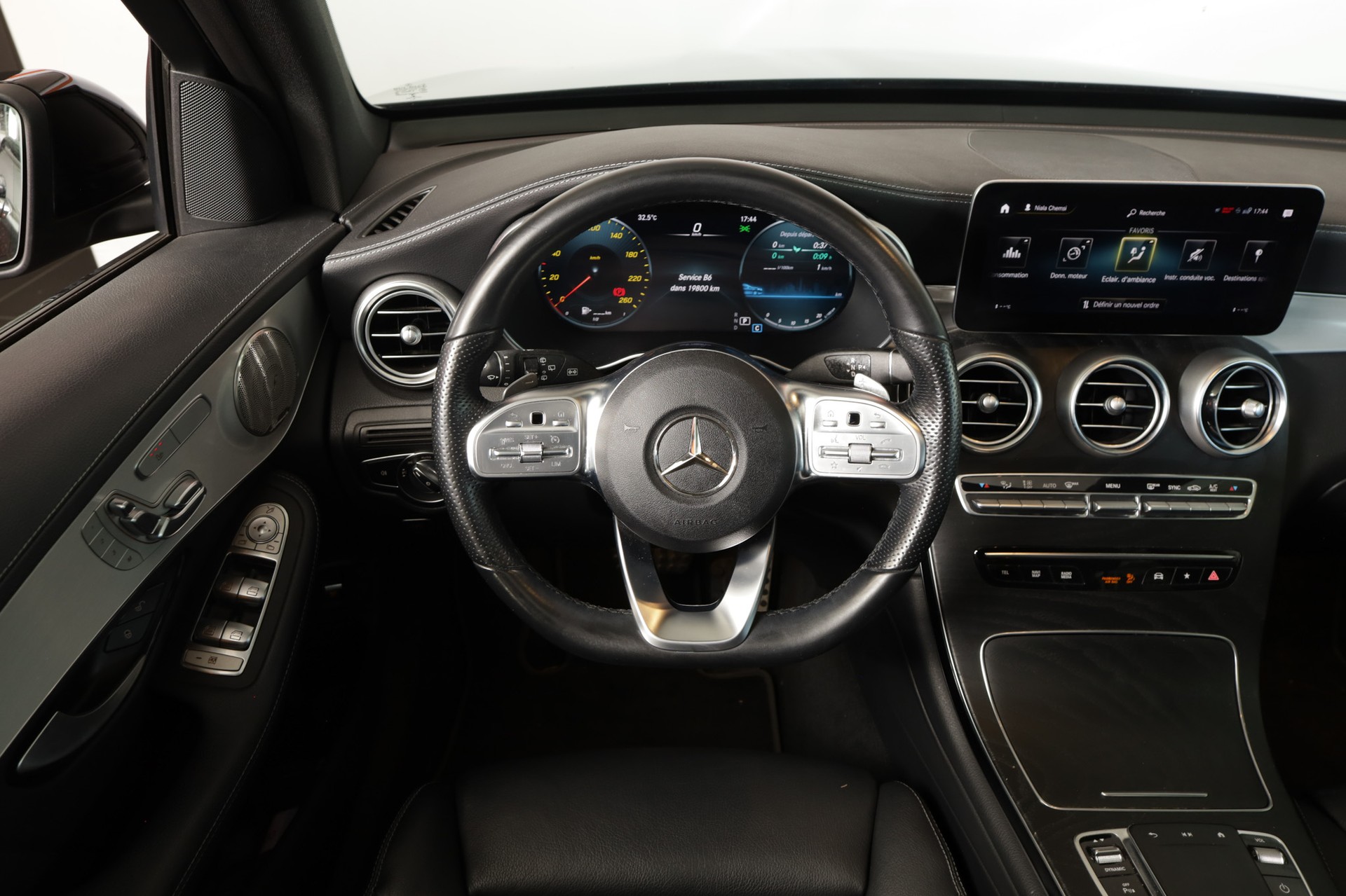 MERCEDES-BENZ GLC 300 AMG Line 4Matic Graphite Grey-image-9