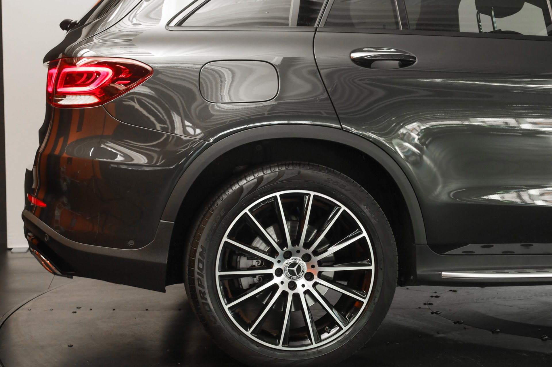 MERCEDES-BENZ GLC 300 AMG Line 4Matic Graphite Grey-image-22
