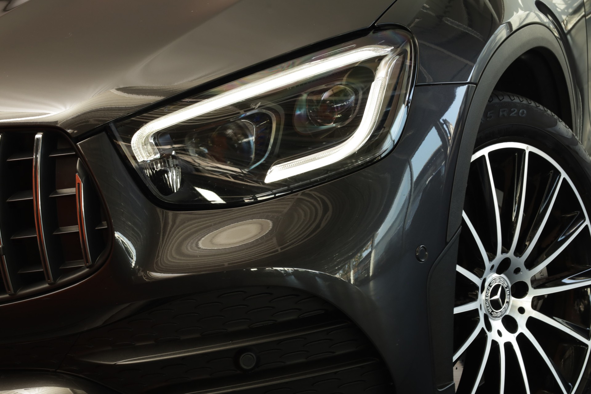 MERCEDES-BENZ GLC 300 AMG Line 4Matic Graphite Grey-image-19