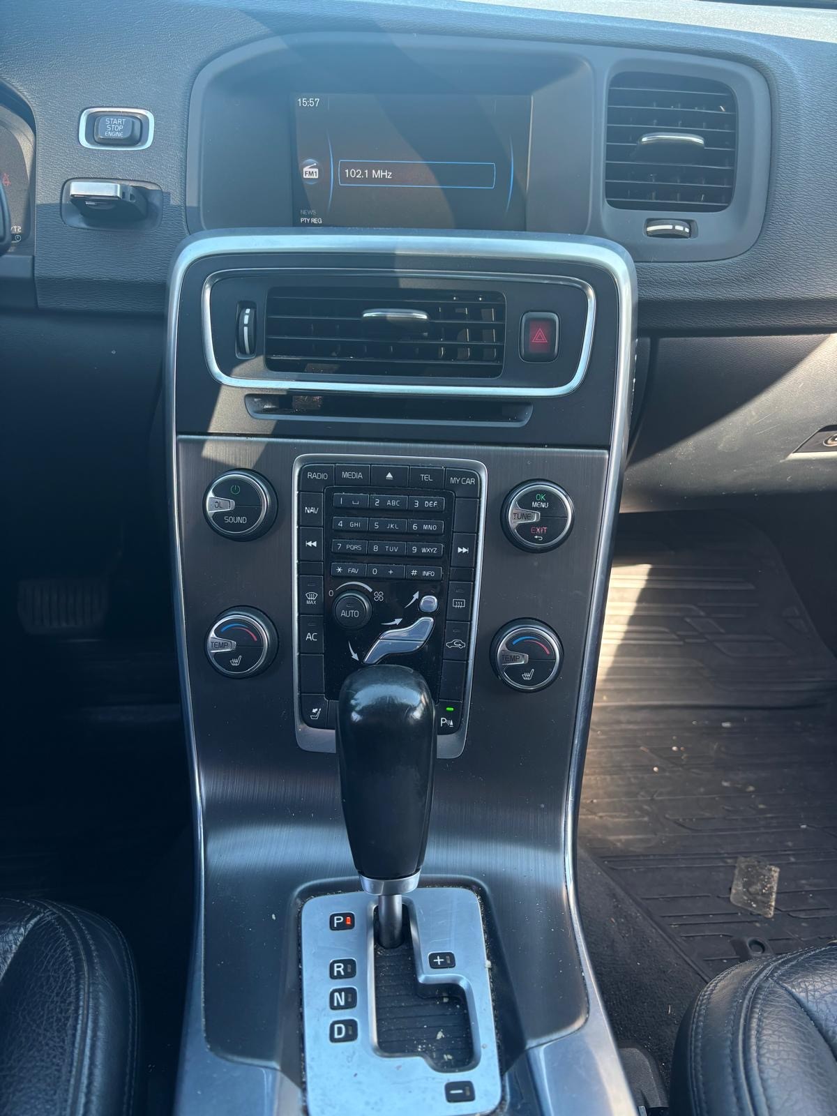 VOLVO S60 D3 Kinetic Geartronic-image-7
