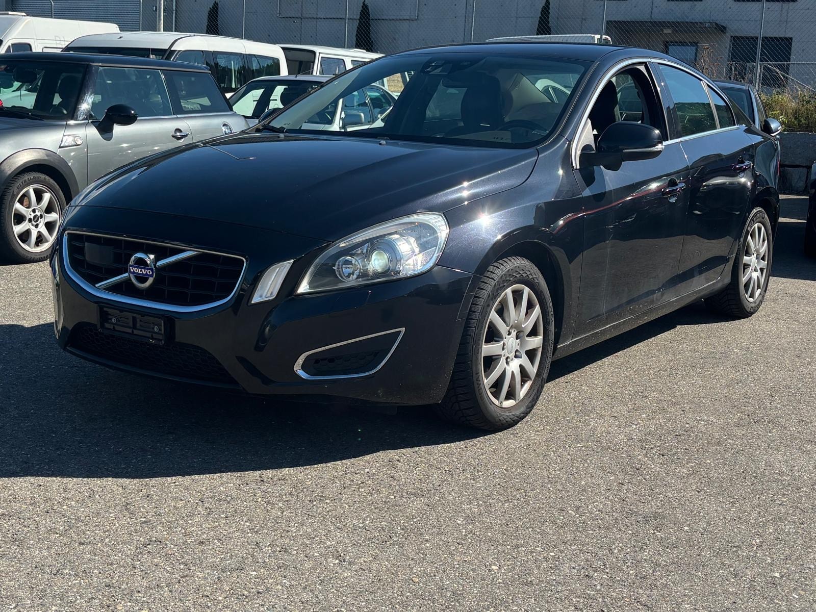 VOLVO S60 D3 Kinetic Geartronic-image-0