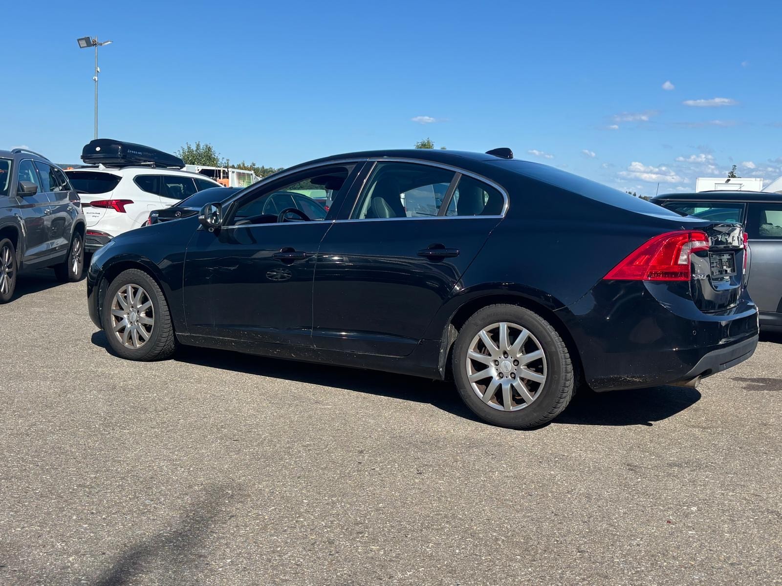 VOLVO S60 D3 Kinetic Geartronic-image-3