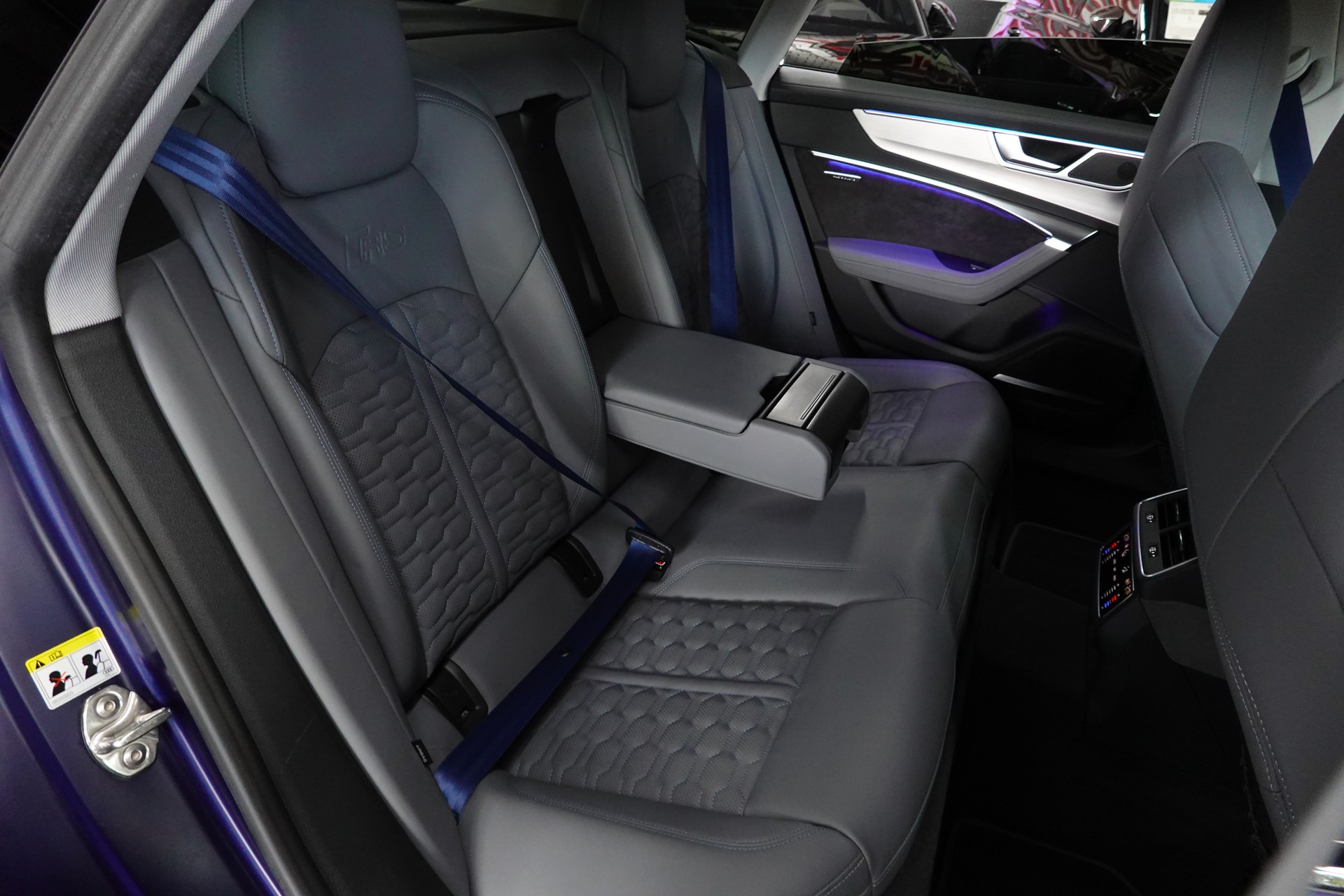 AUDI RS7 SPORTBACK MHEV CH-FZ EXCLUSIVE MATT. AB WERK-image-47