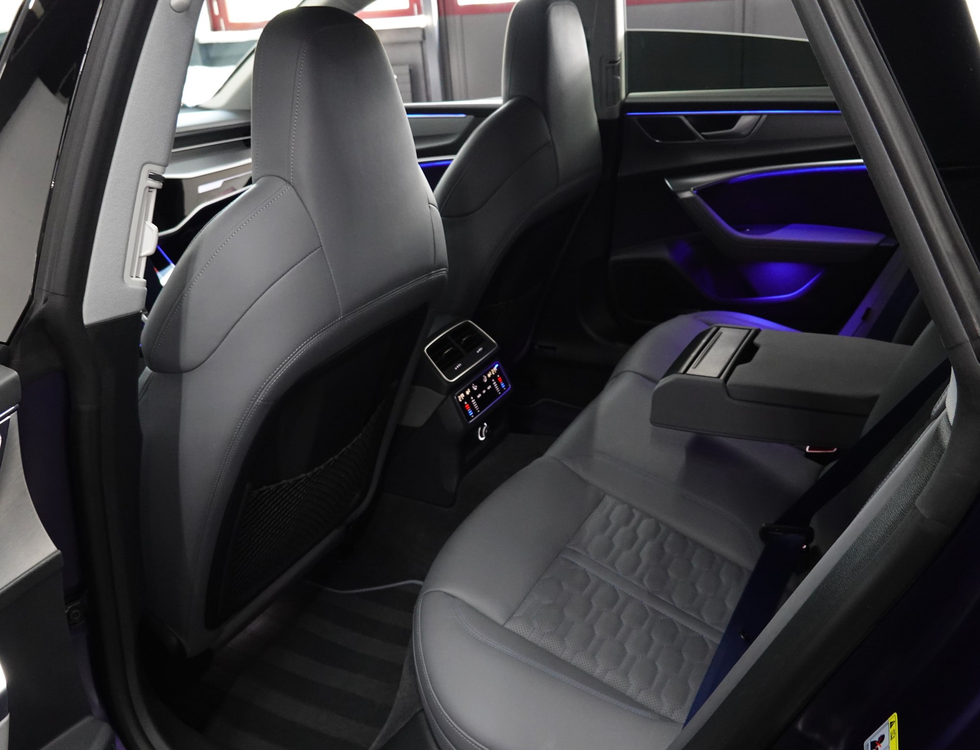 AUDI RS7 SPORTBACK MHEV CH-FZ EXCLUSIVE MATT. AB WERK-image-41