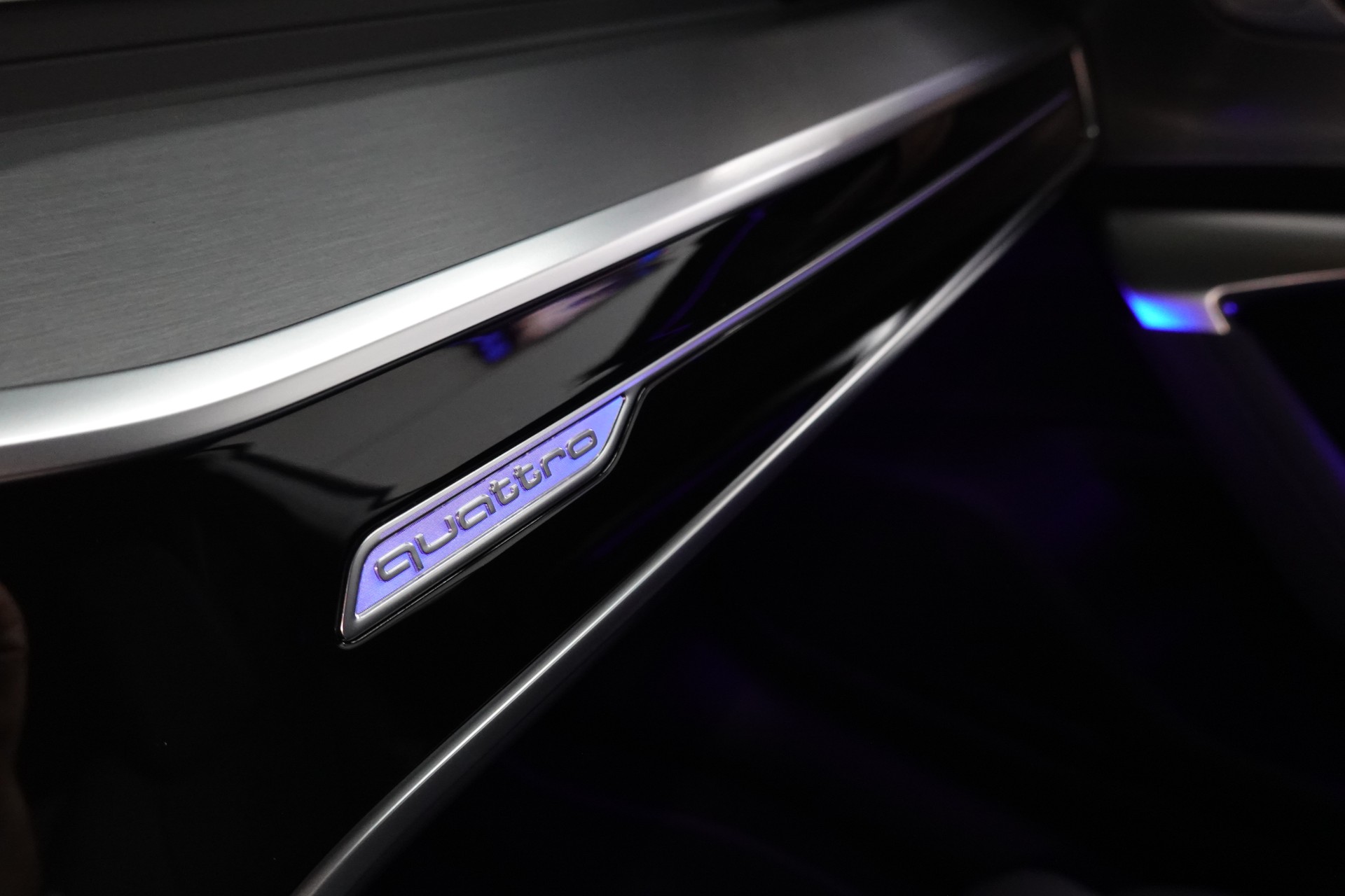 AUDI RS7 SPORTBACK MHEV CH-FZ EXCLUSIVE MATT. AB WERK-image-38
